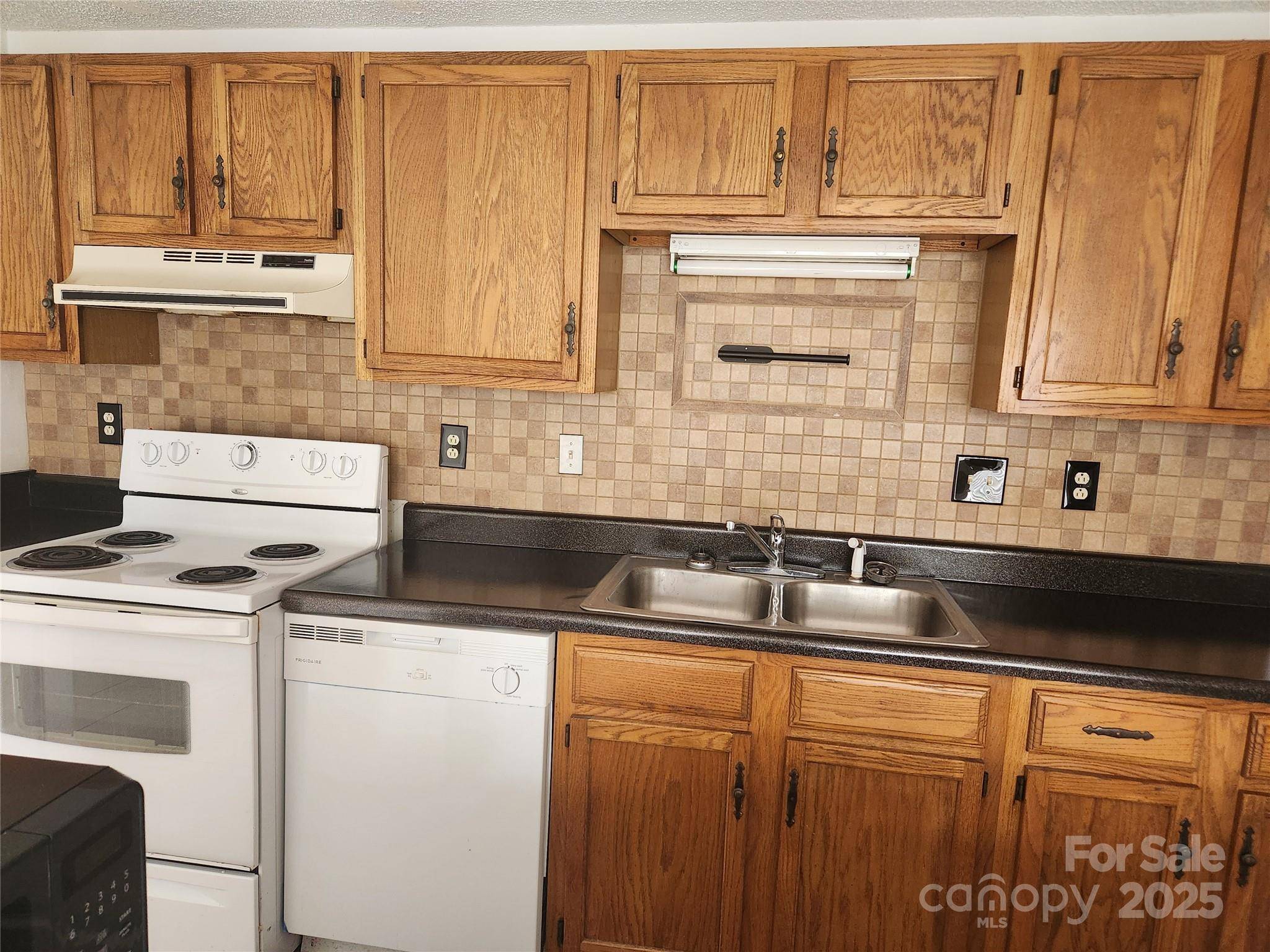 1614-H Arlyn CIR, Charlotte, NC 28213
