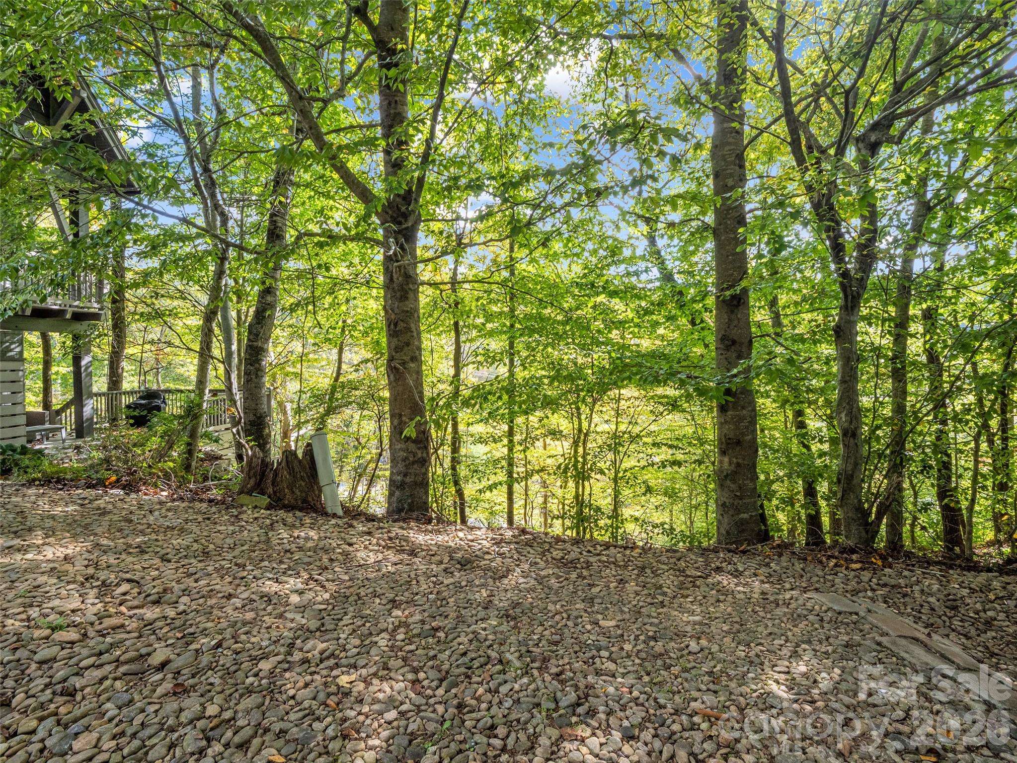 6 Whitman LN, Black Mountain, NC 28711