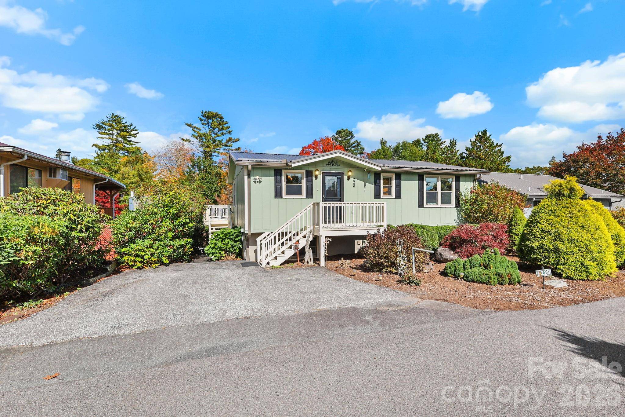 228 Snowshoe LOOP, Newland, NC 28657