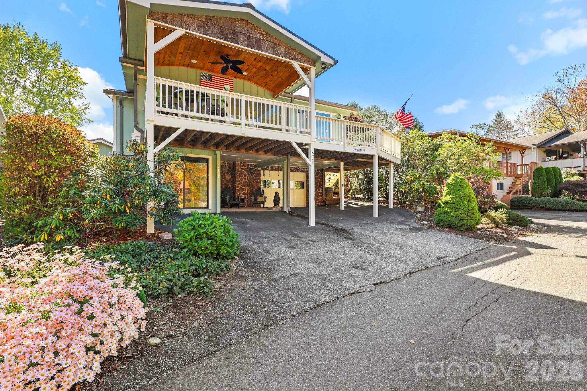 228 Snowshoe LOOP, Newland, NC 28657