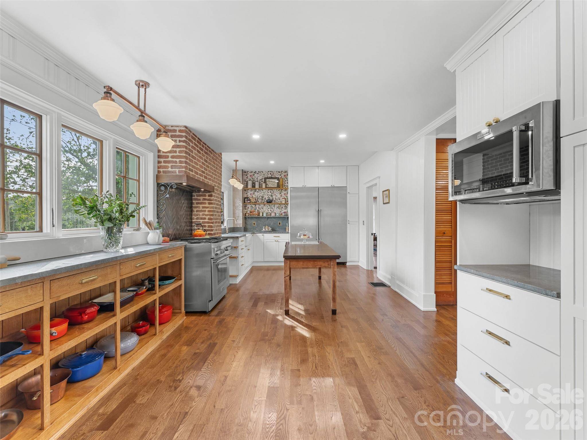 505 N Country Club RD, Brevard, NC 28712