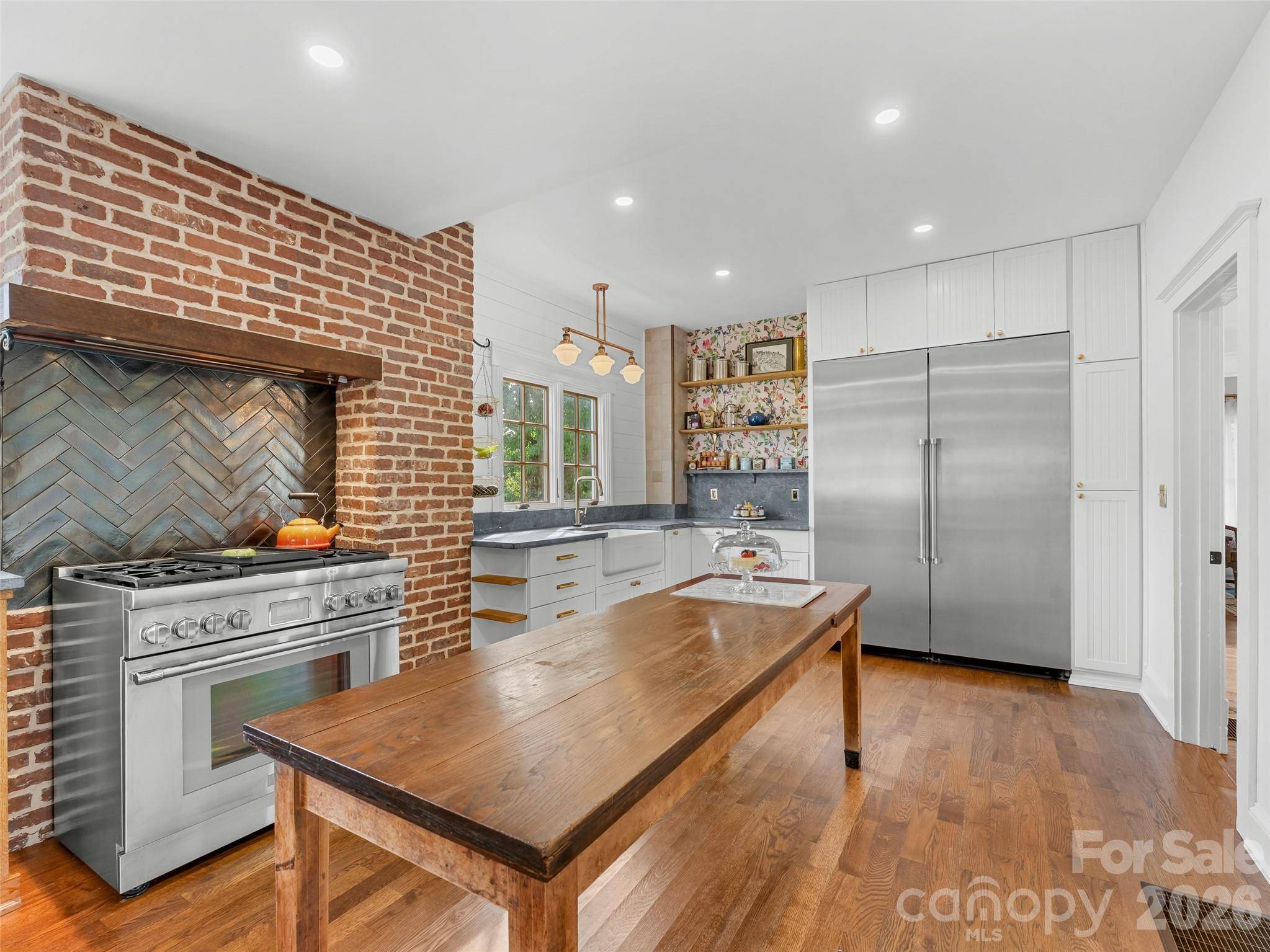 505 N Country Club RD, Brevard, NC 28712