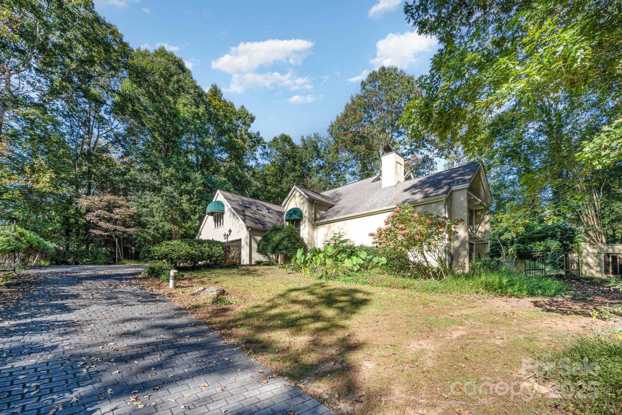 2116 8th Street DR NW, Hickory, NC 28601