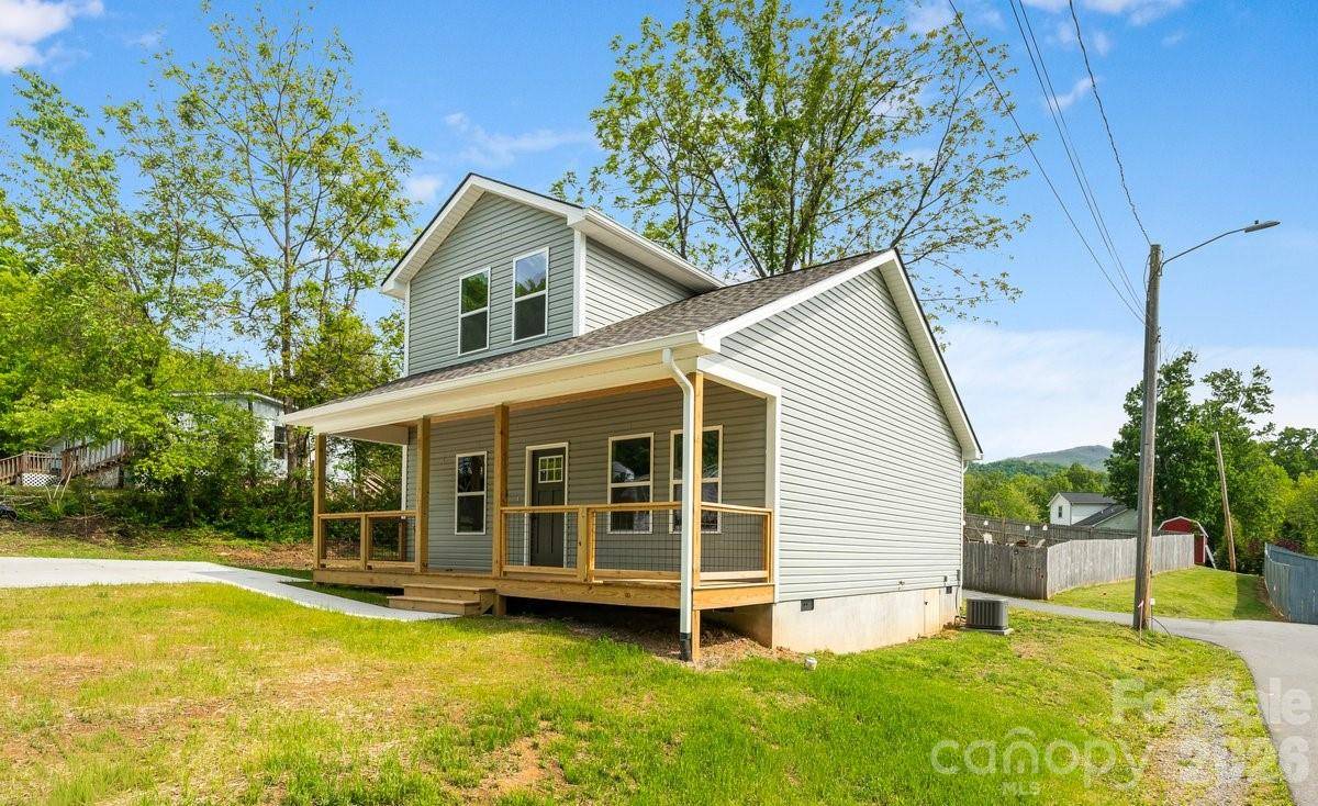102 Babb ST, Waynesville, NC 28786