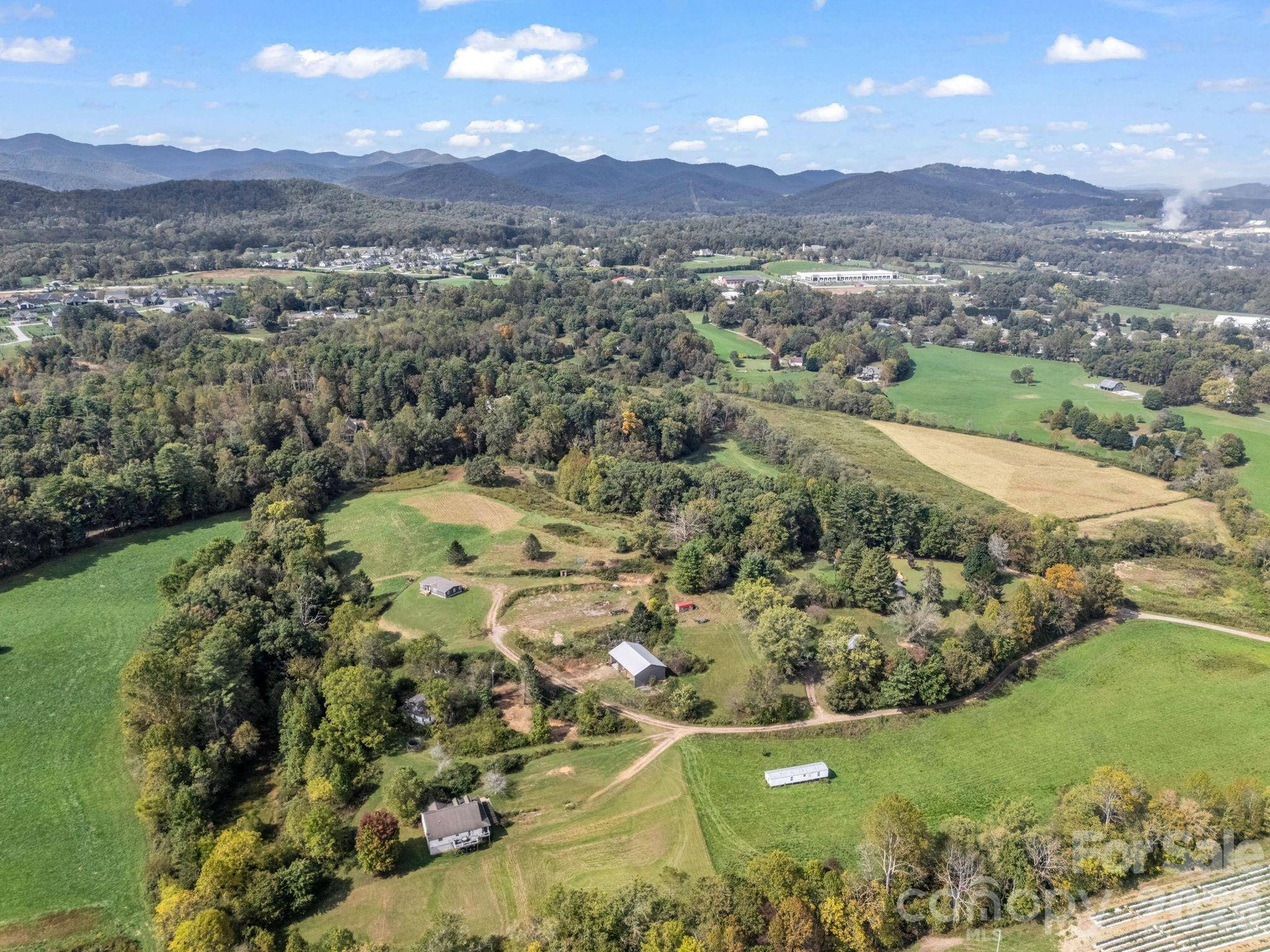 128 Cook LN, Mills River, NC 28759