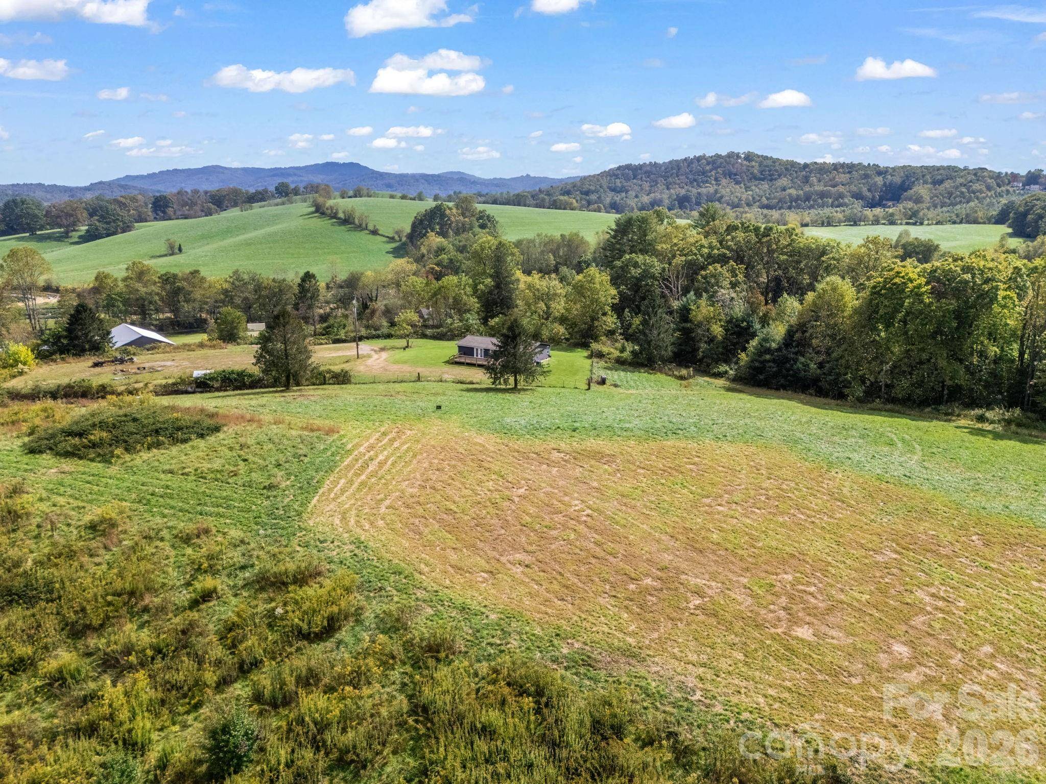 128 Cook LN, Mills River, NC 28759