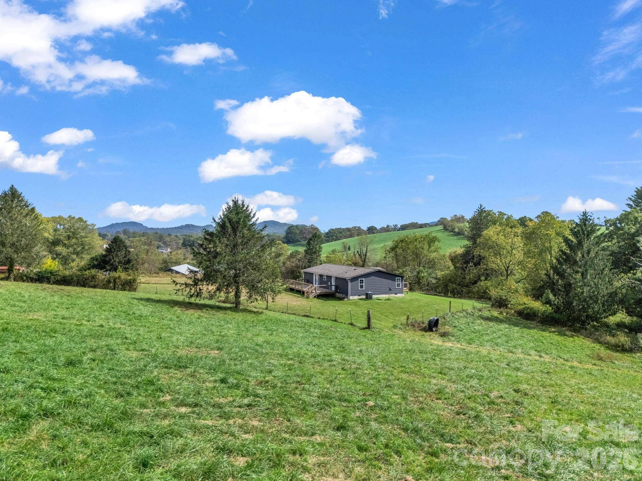 128 Cook LN, Mills River, NC 28759