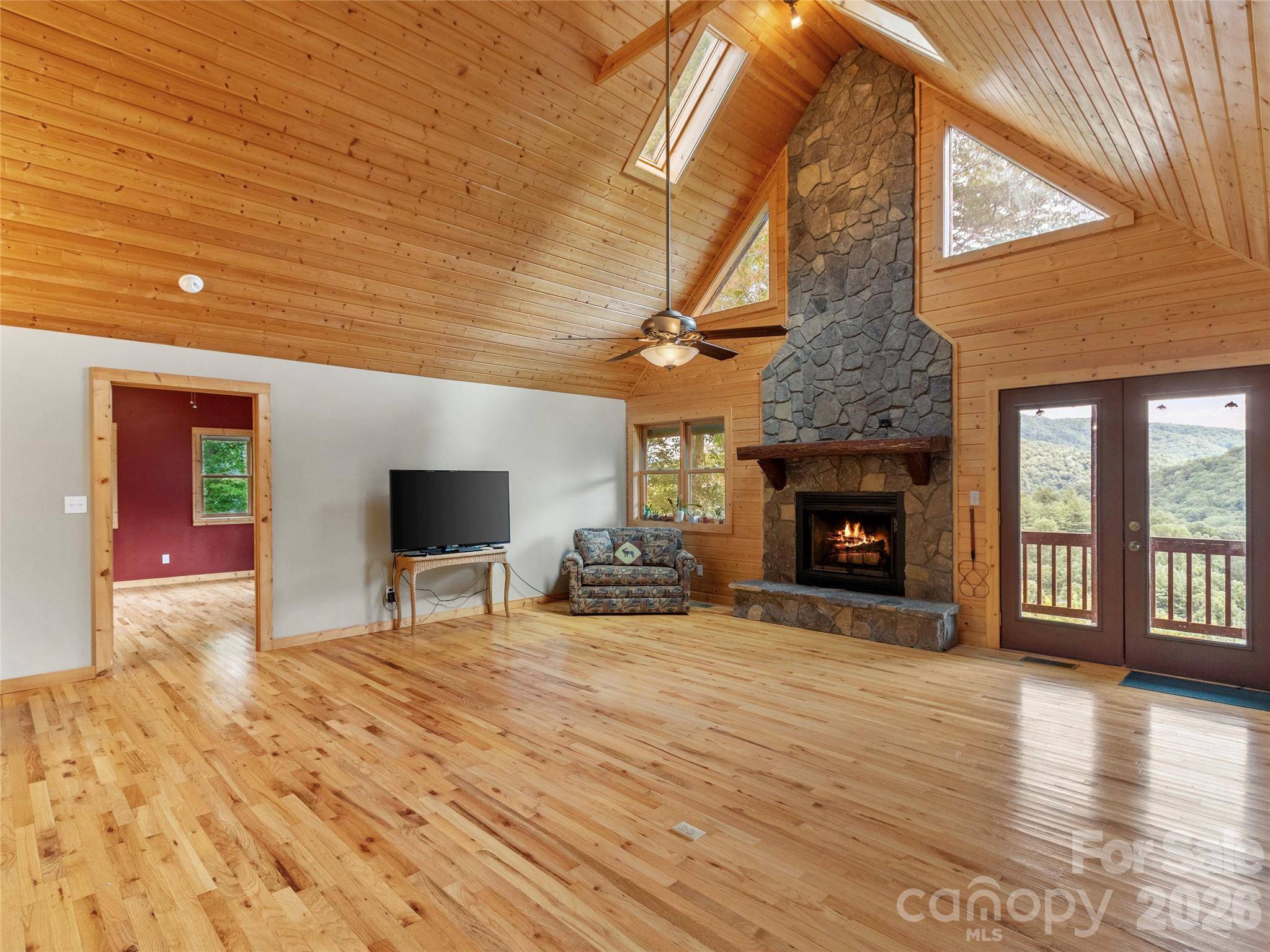 346 Appaloosa TRL, Burnsville, NC 28714