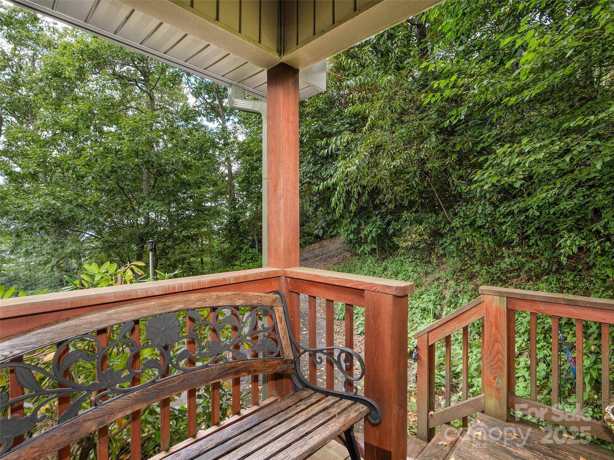 195 Simpson LN, Maggie Valley, NC 28751