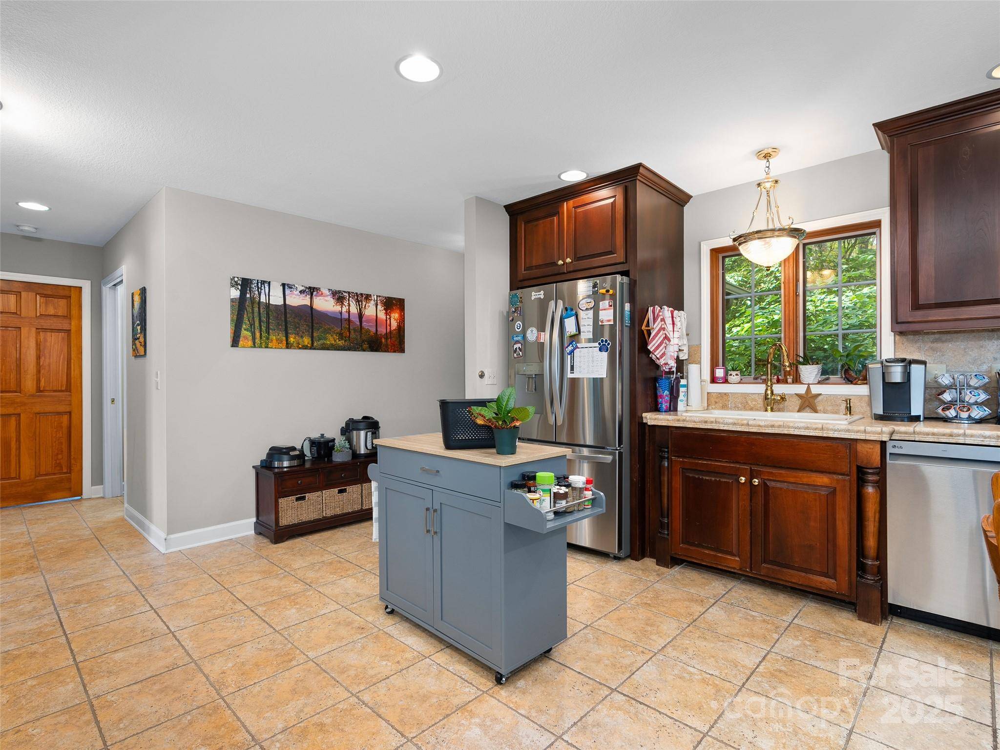 195 Simpson LN, Maggie Valley, NC 28751