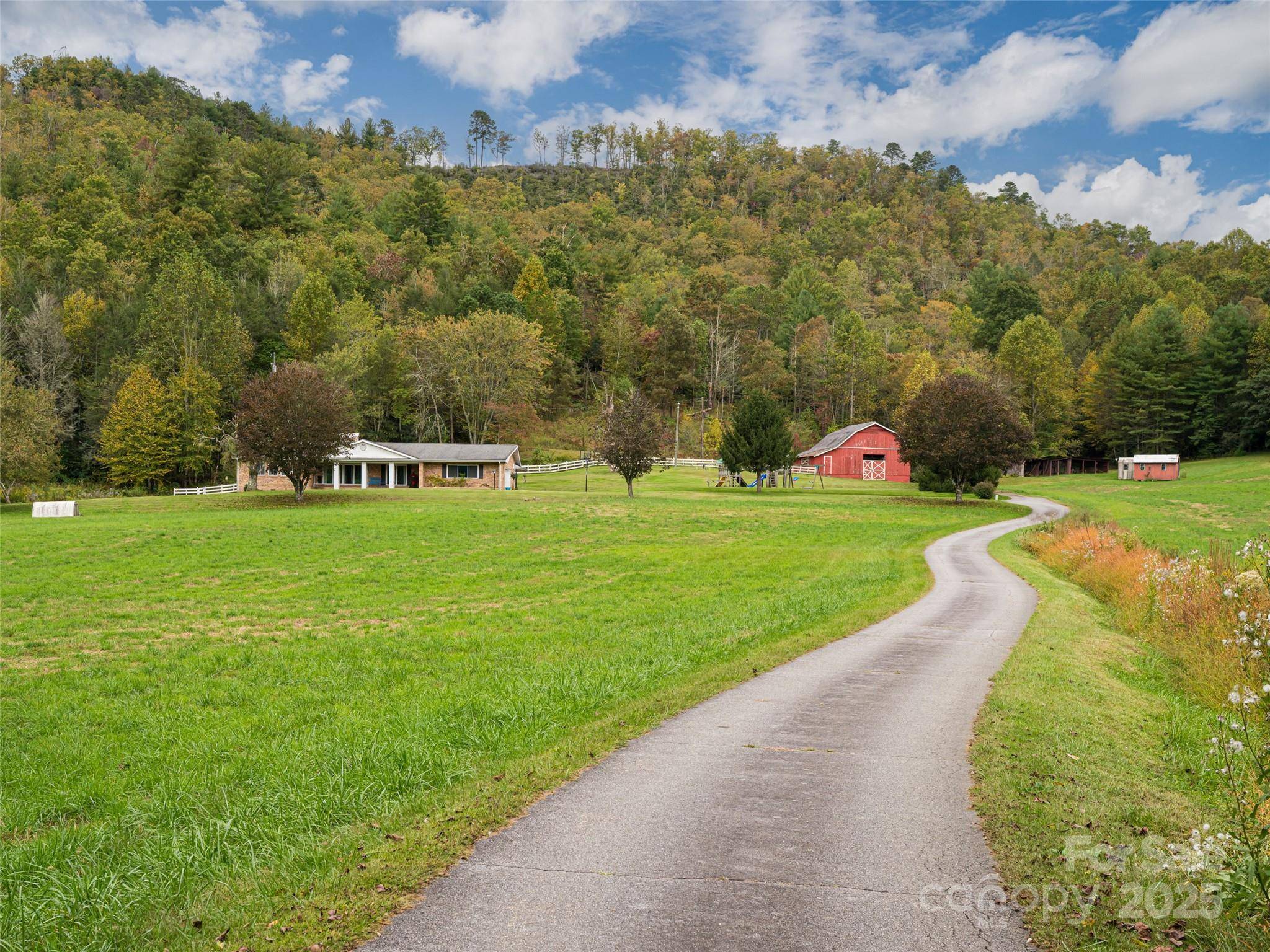 71 Happy Valley DR, Mills River, NC 287759