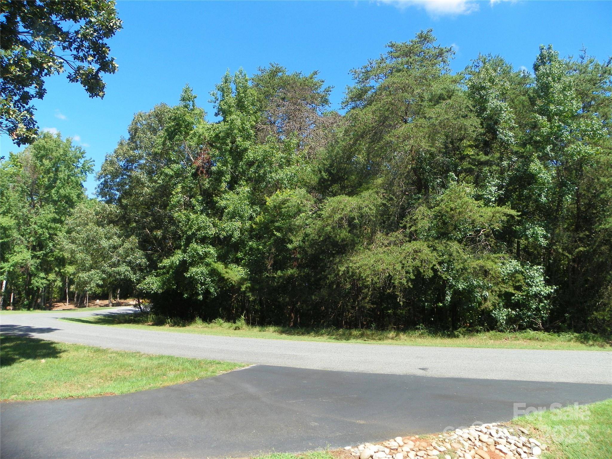 565 Whisper Lake DR, New London, NC 28127