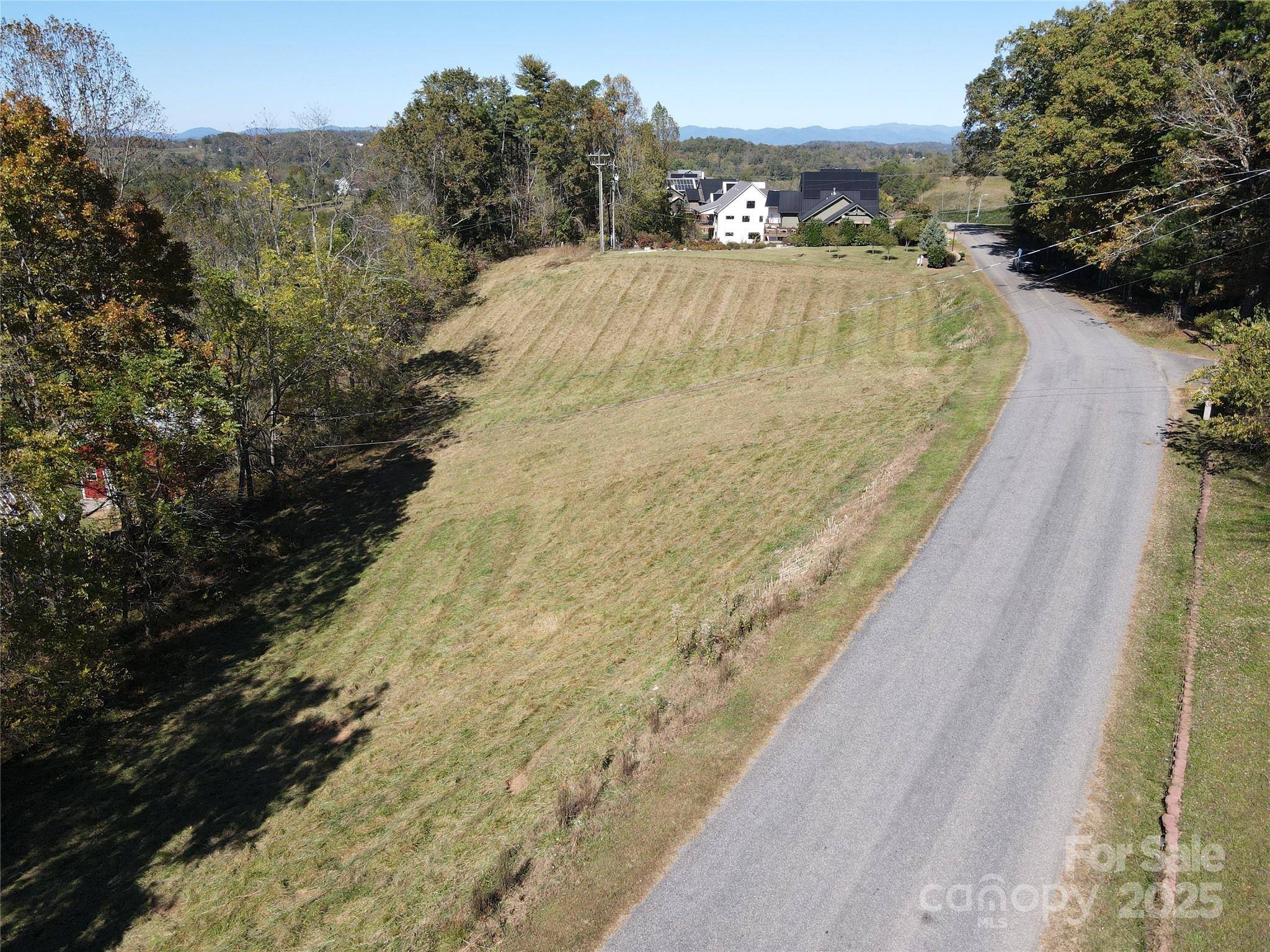 215 Old Macedonia RD, Asheville, NC 28804