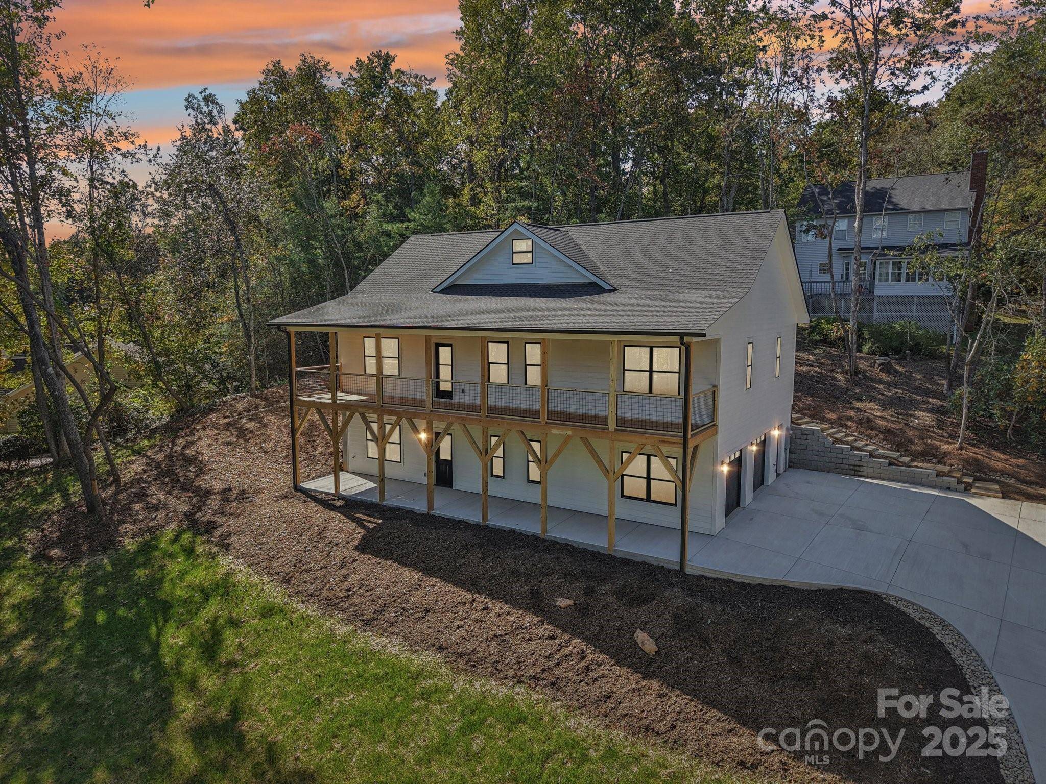 271 Greenstone LN, Mills River, NC 28759