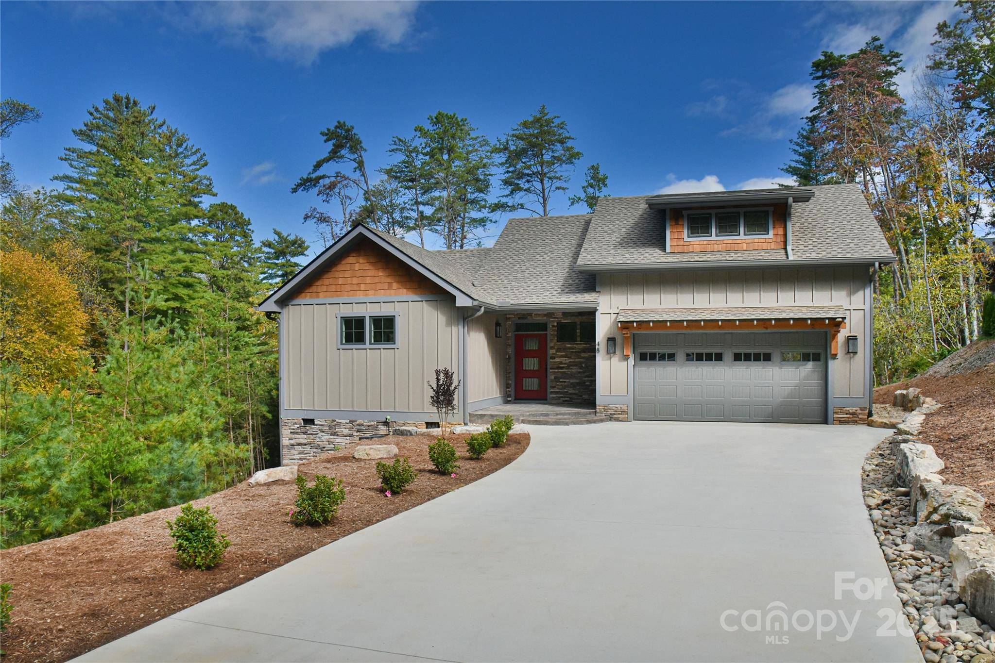 48 Crossings CIR, Fairview, NC 28730