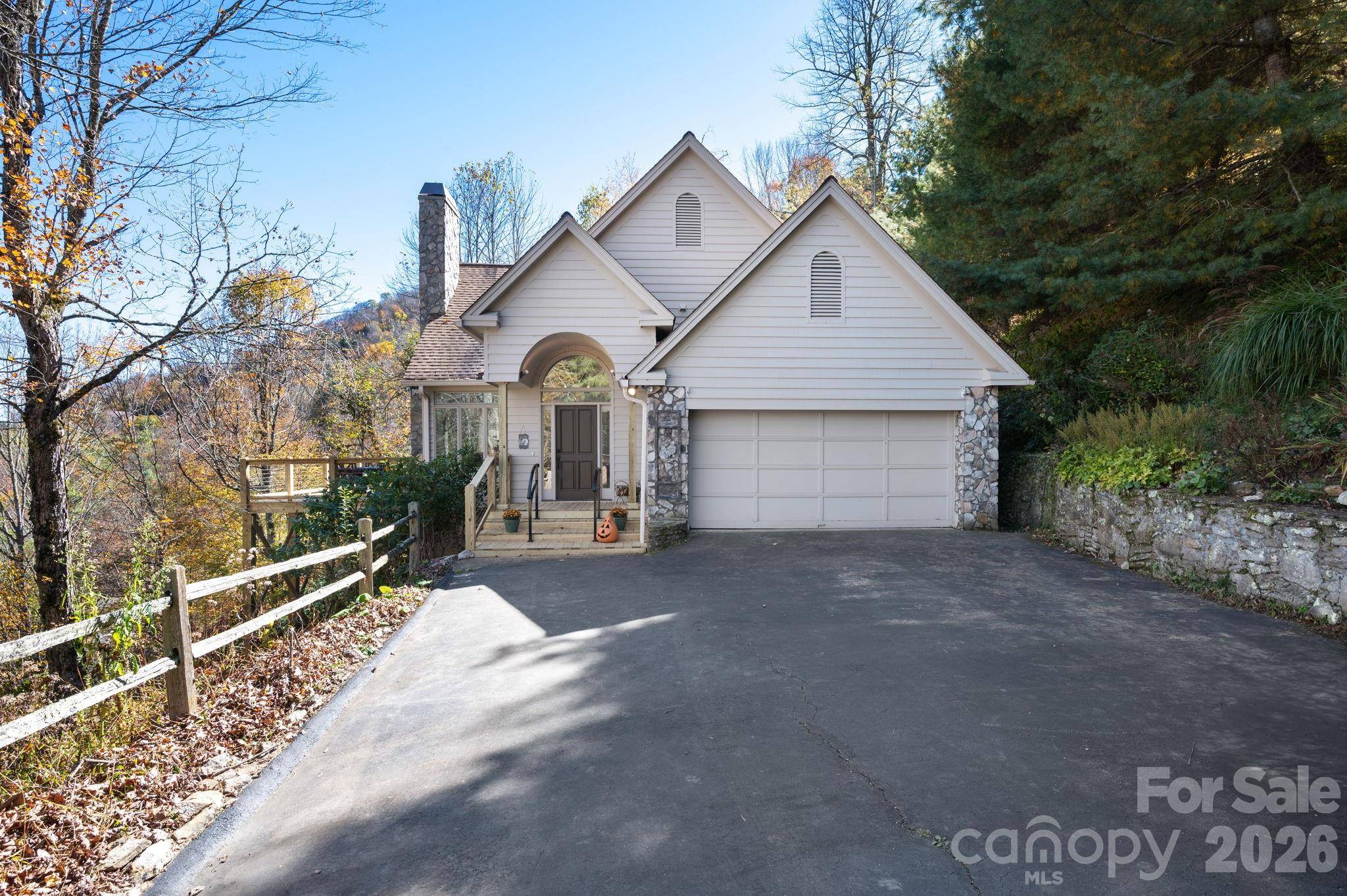 481 Overlook DR, Mars Hill, NC 28754