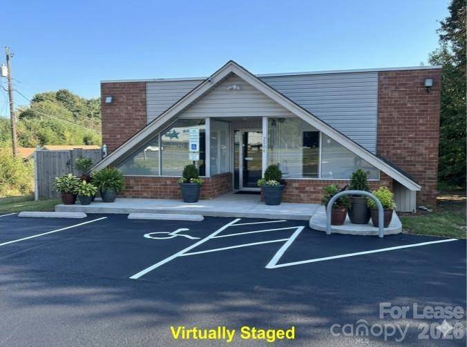 2906 Springs RD NE, Hickory, NC 28601