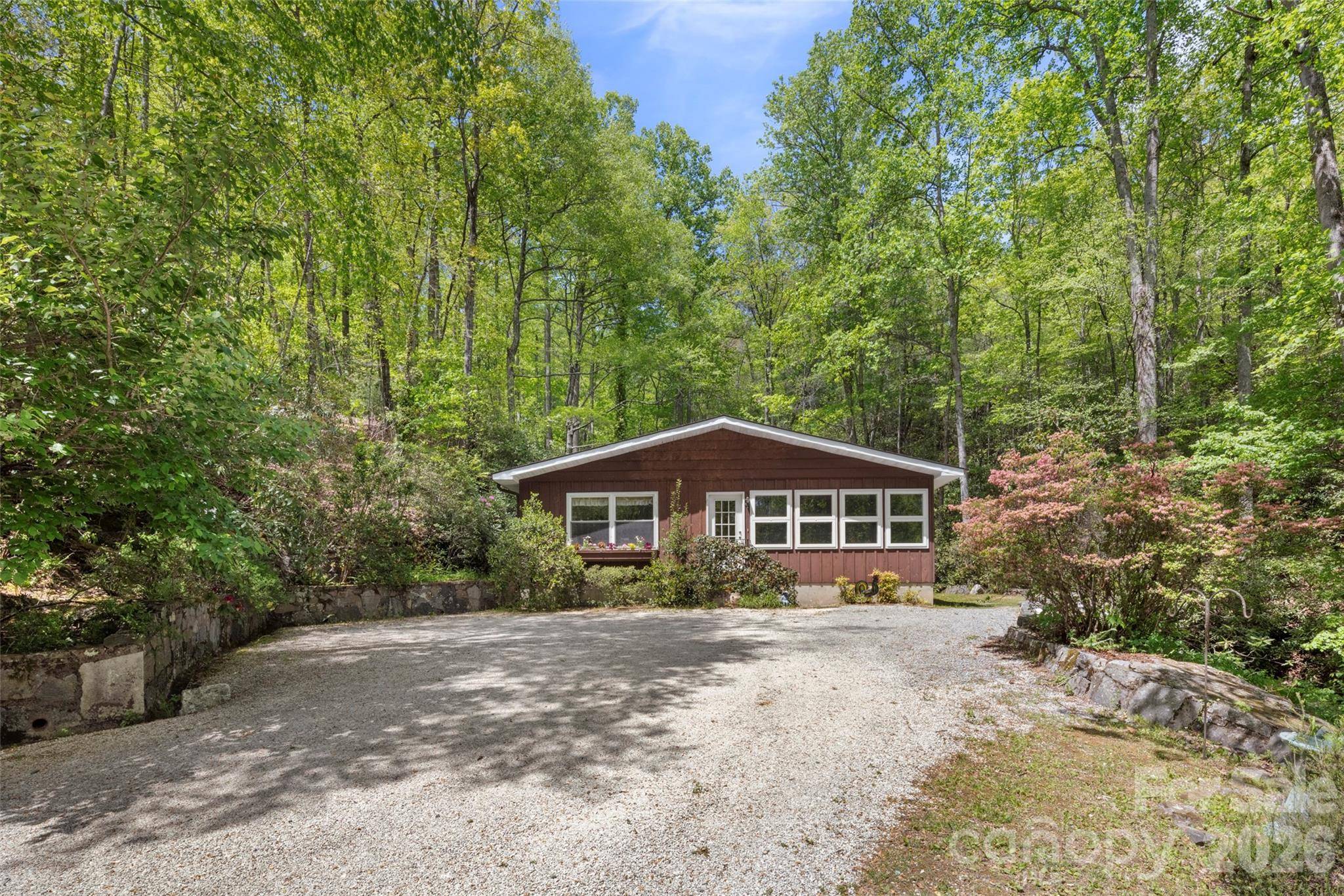 812 Crab Creek RD, Hendersonville, NC 28739