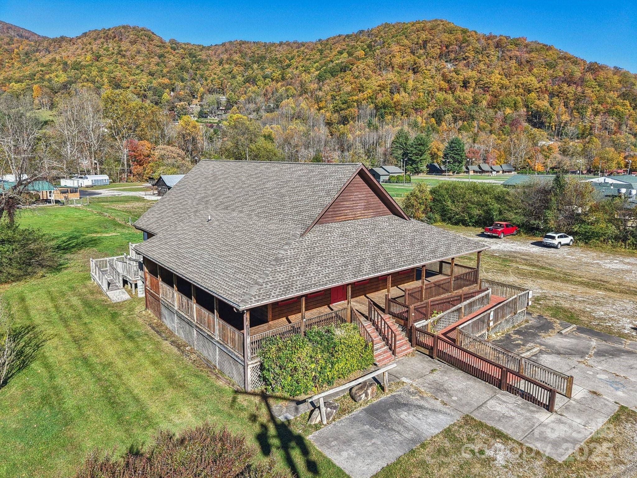3434 Soco RD, Maggie Valley, NC 28751