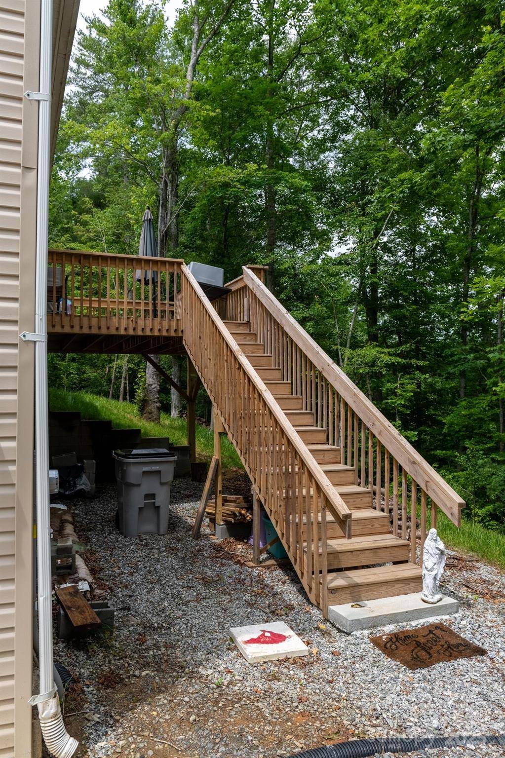 1036 Williamsburg DR, Lenoir, NC 28645