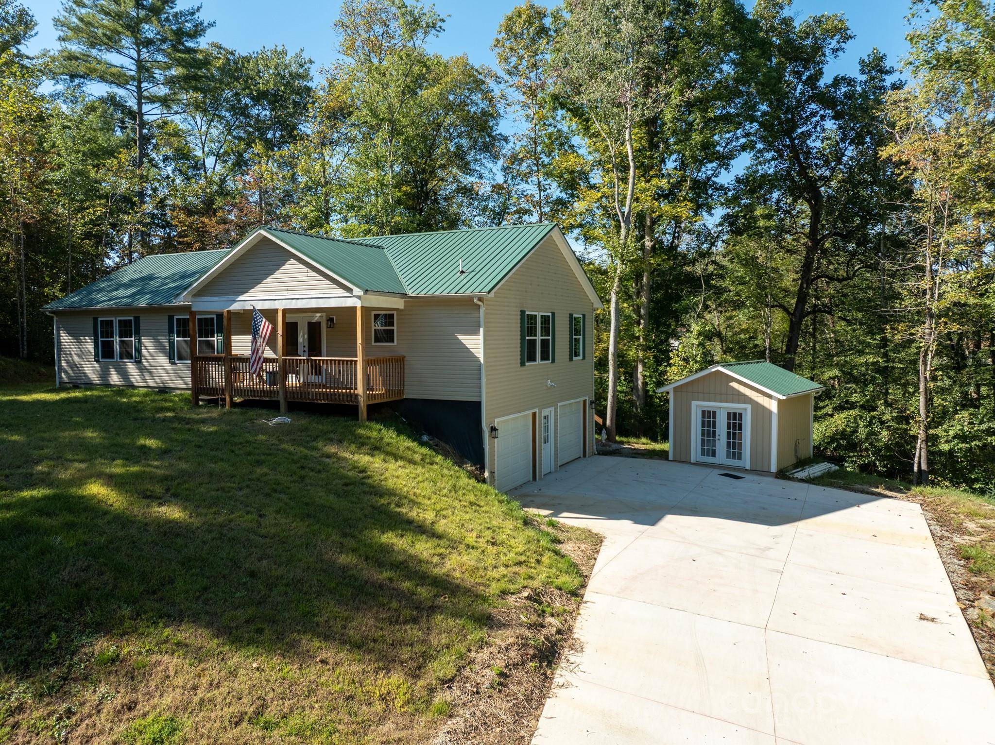 1036 Williamsburg DR, Lenoir, NC 28645