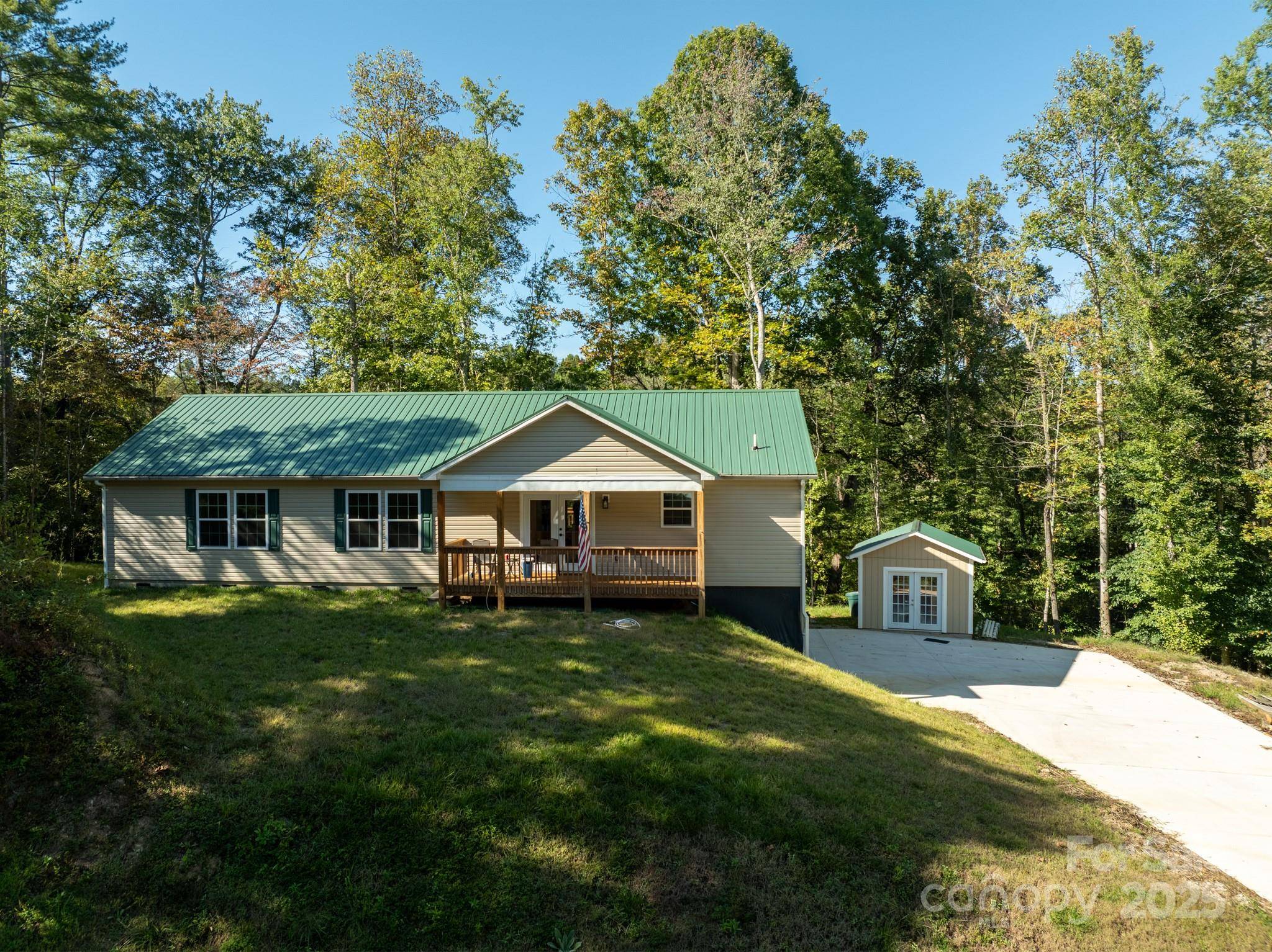 1036 Williamsburg DR, Lenoir, NC 28645