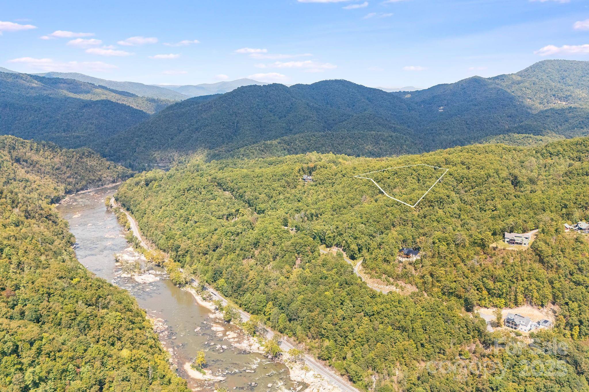 111 Wild Turkey LOOP, Marshall, NC 28753