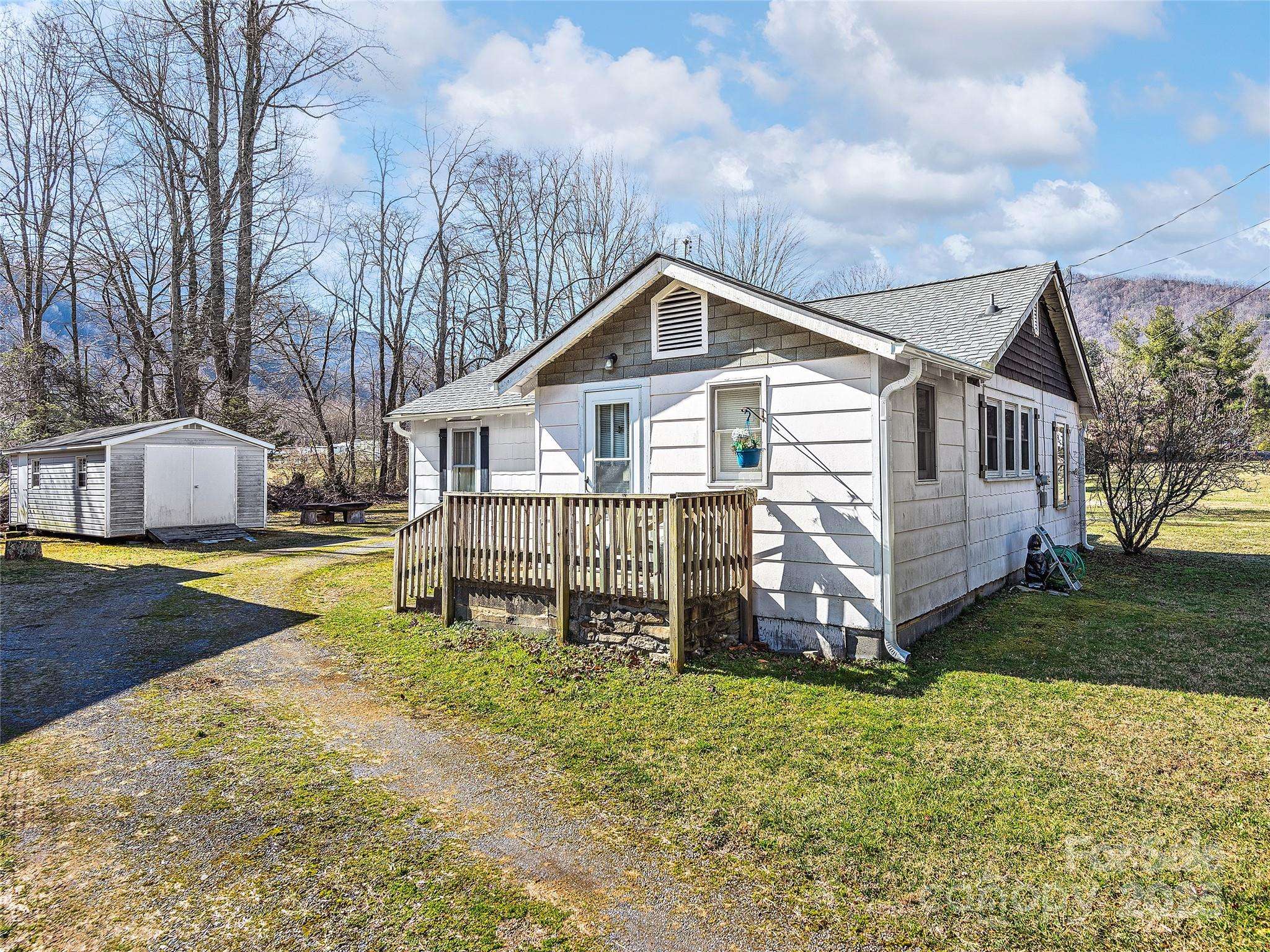 74 Badd LN, Maggie Valley, NC 28751