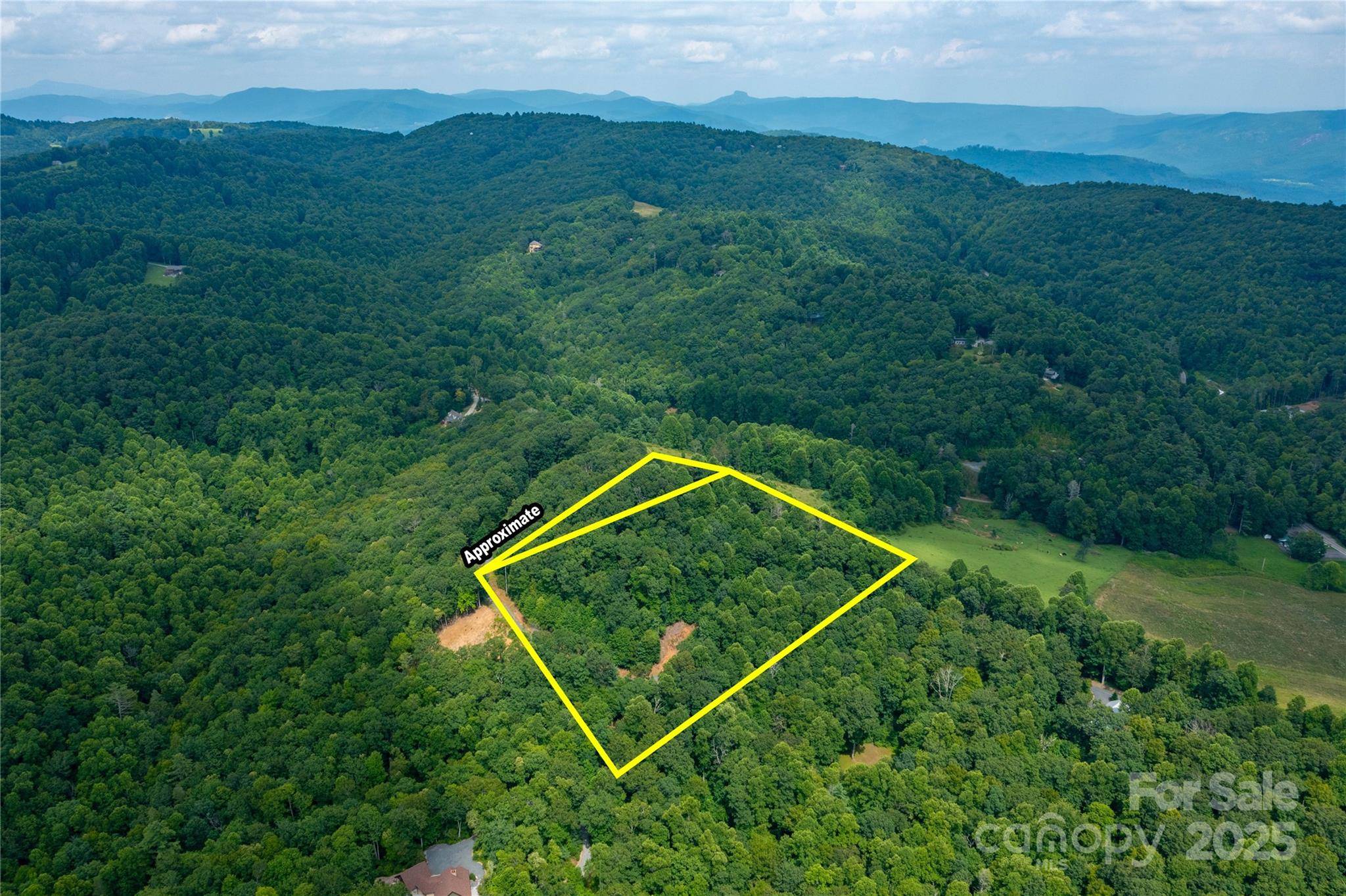 000 Sassafras DR, Little Switzerland, NC 28777