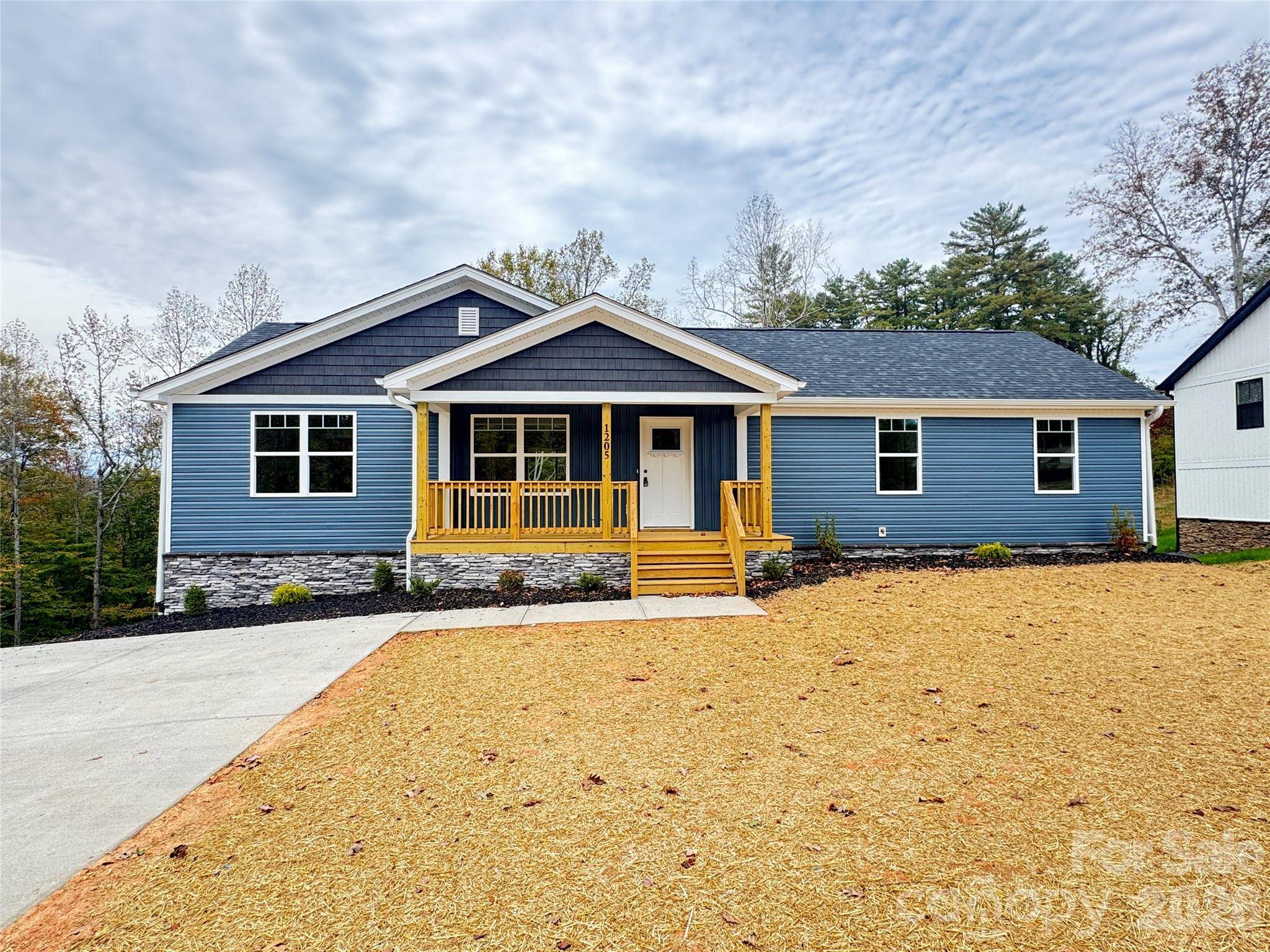 1205 Summerhill ST SW, Lenoir, NC 28645