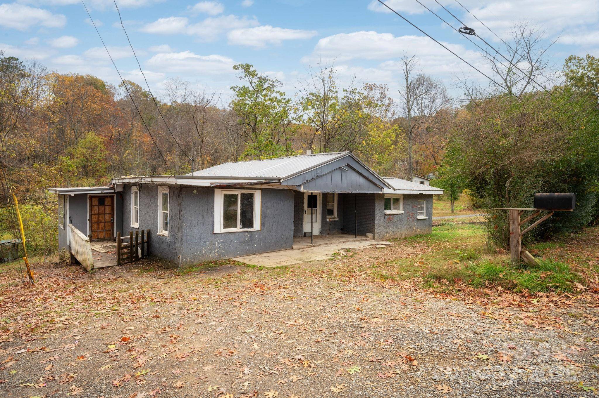 226 Mount Allen HTS, Black Mountain, NC 28711