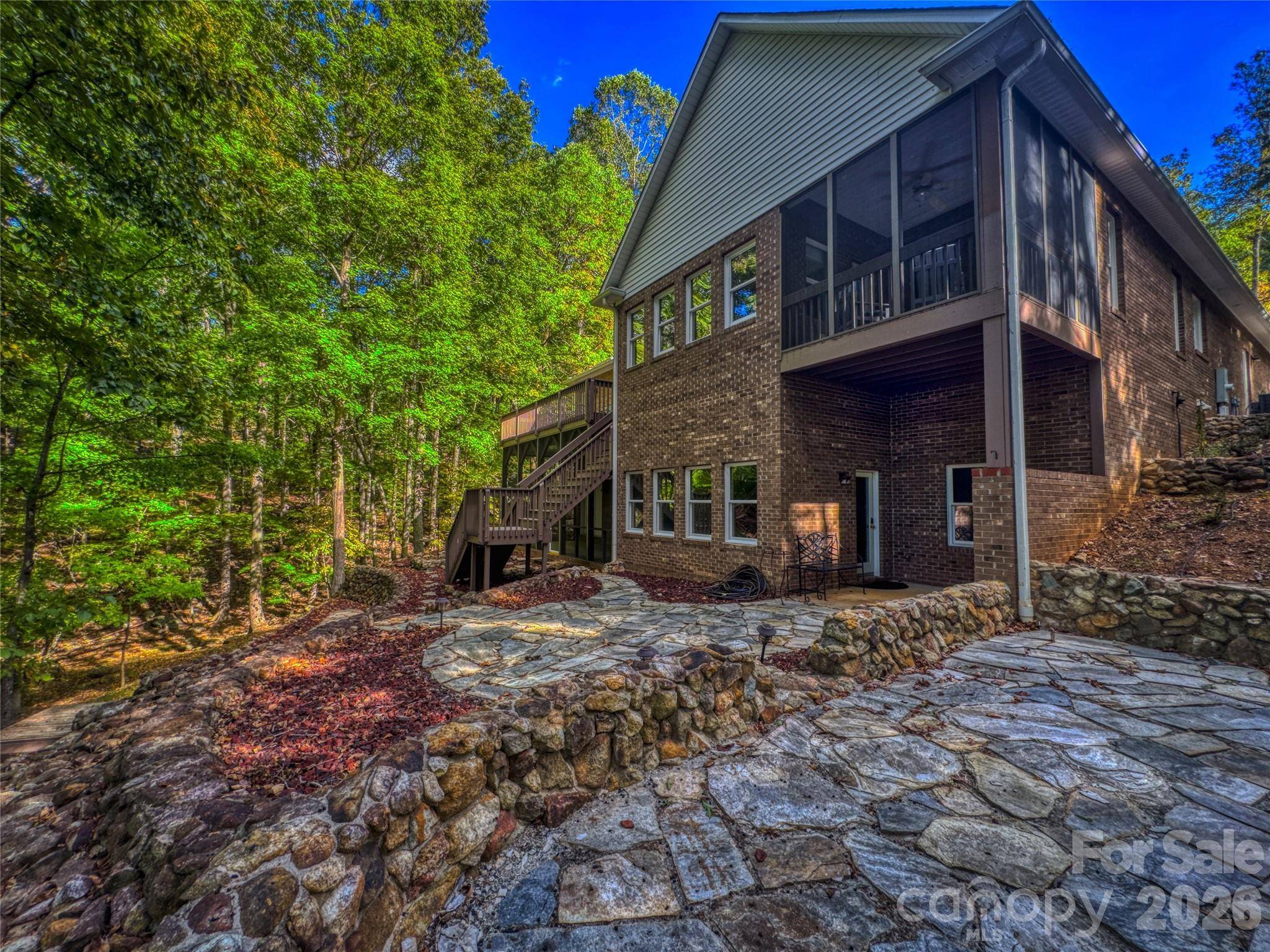 906 Rocky Cove LN, Denton, NC 27239