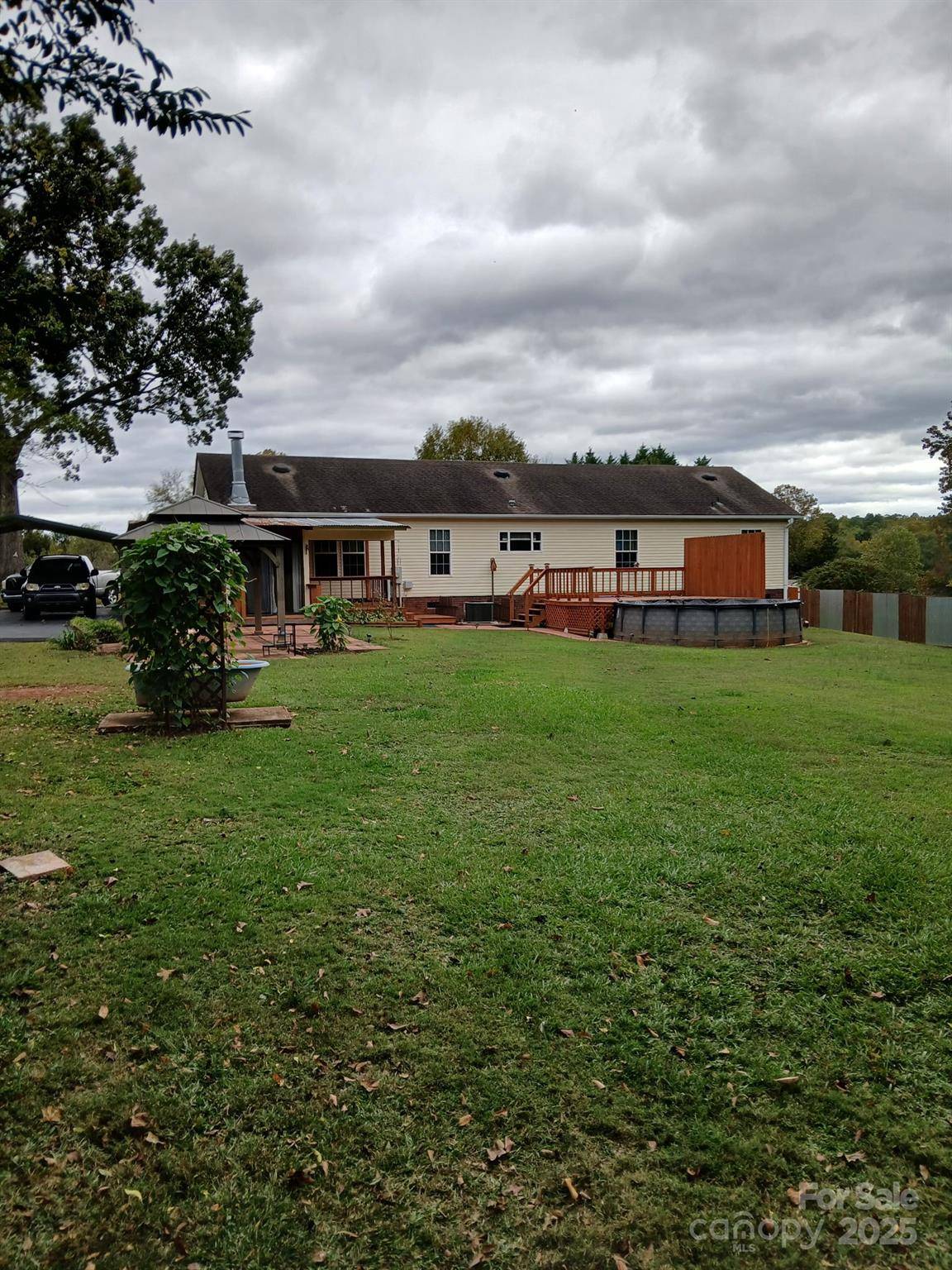 218 Muldoon LN, Clover, SC 29710