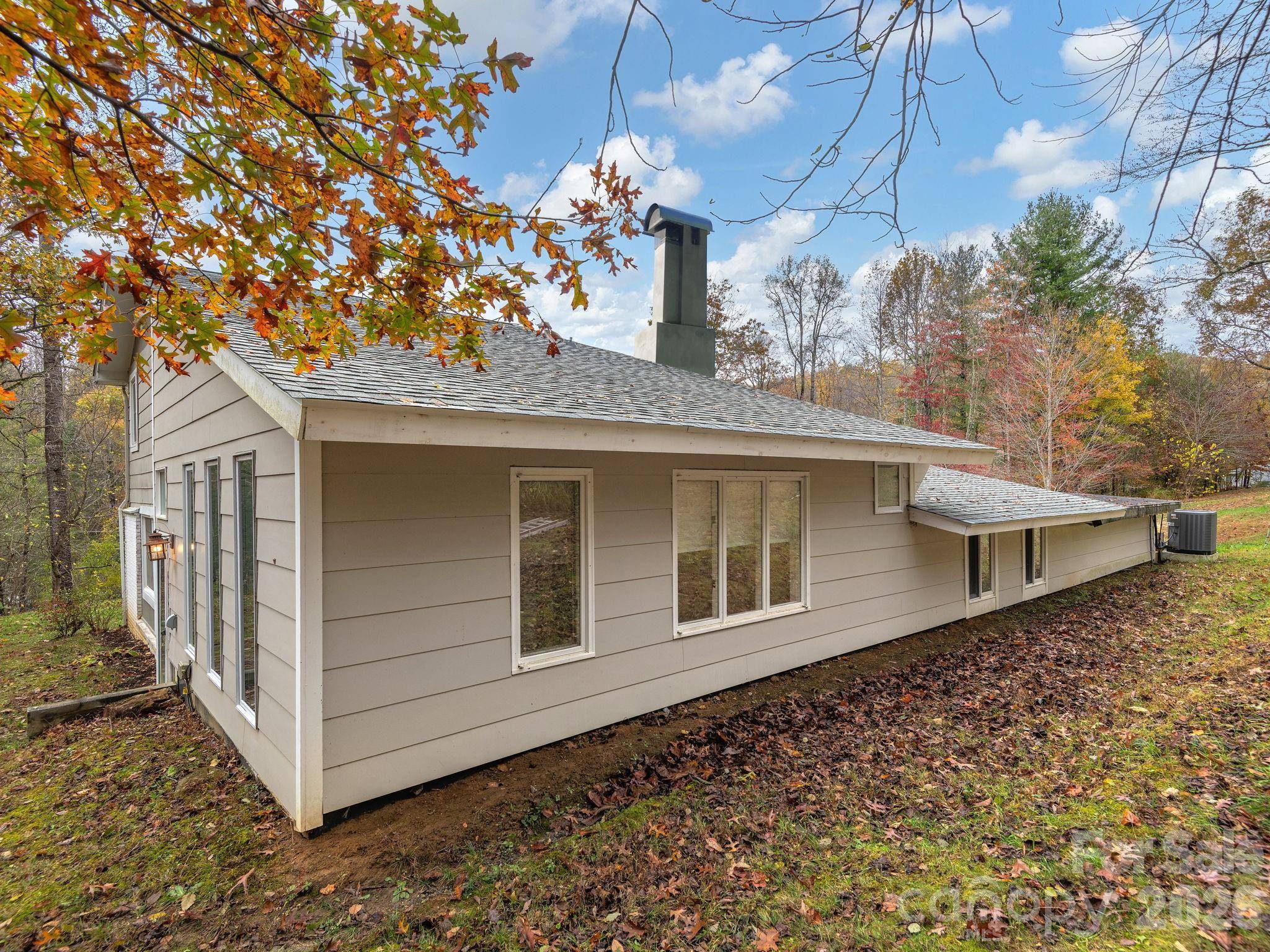 6 Star Berry LN, Fairview, NC 28730