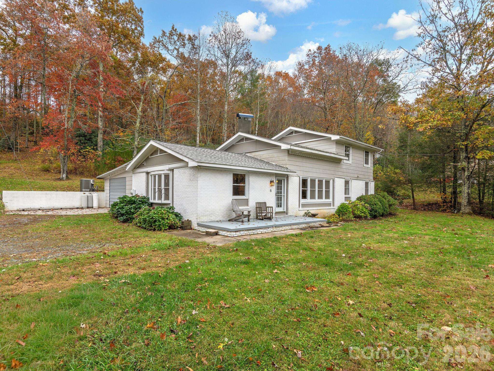 6 Star Berry LN, Fairview, NC 28730