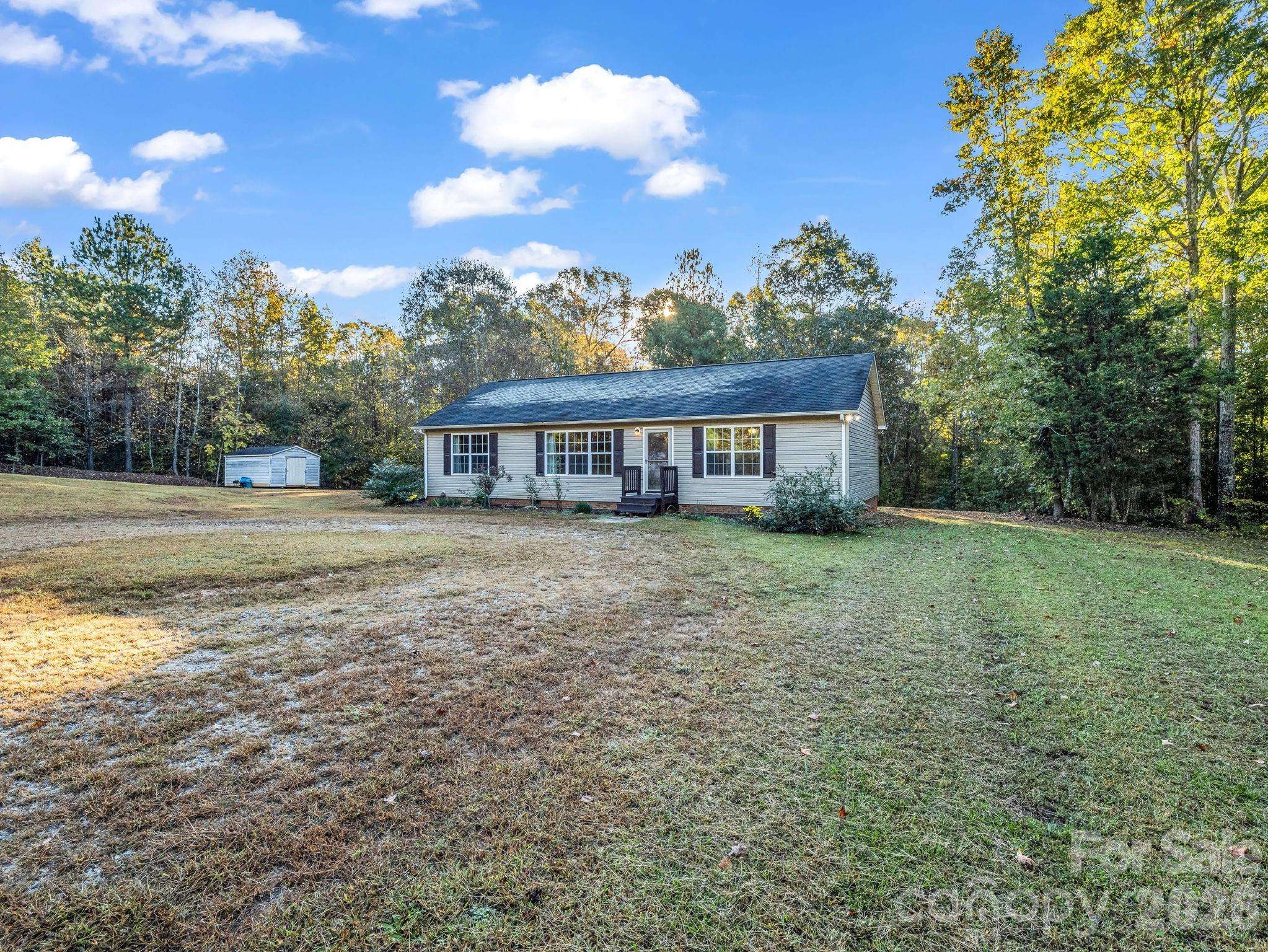 663 Landrum RD, Columbus, NC 28722