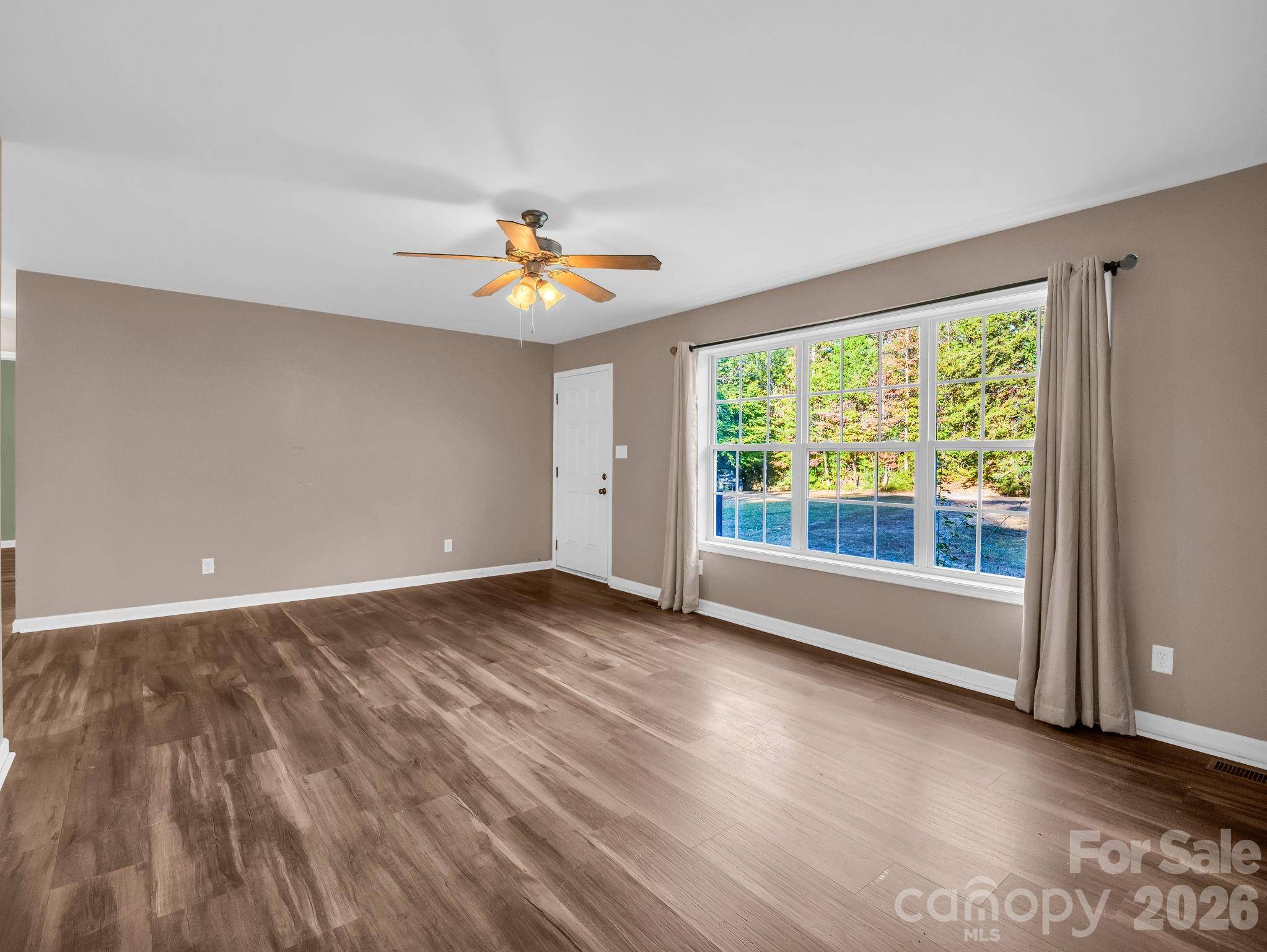 663 Landrum RD, Columbus, NC 28722