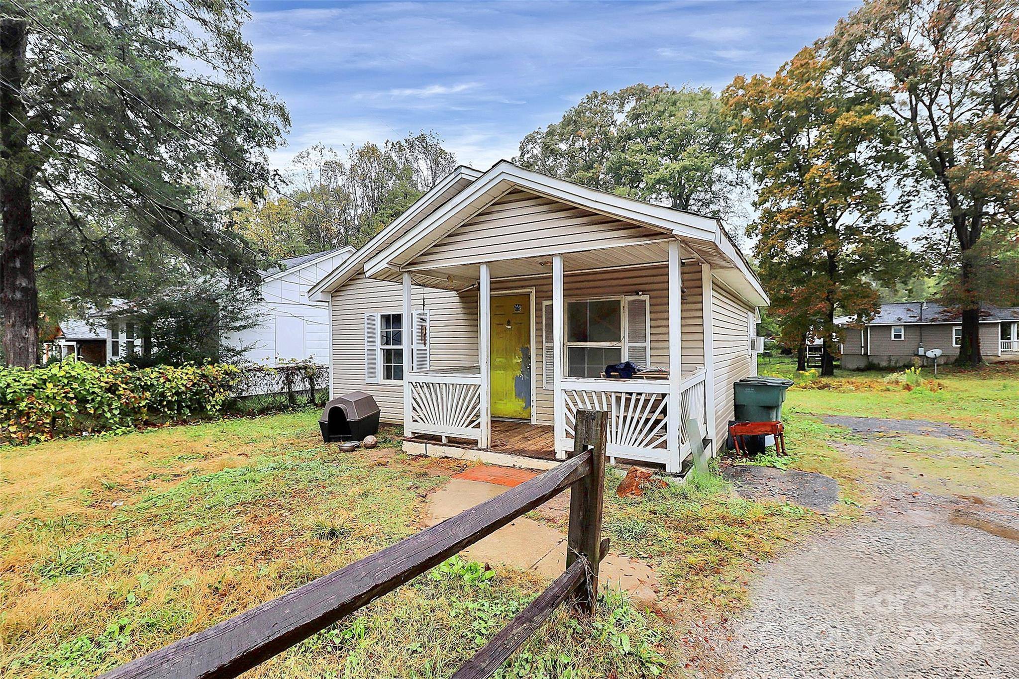 1104 W Davidson AVE, Gastonia, NC 28052