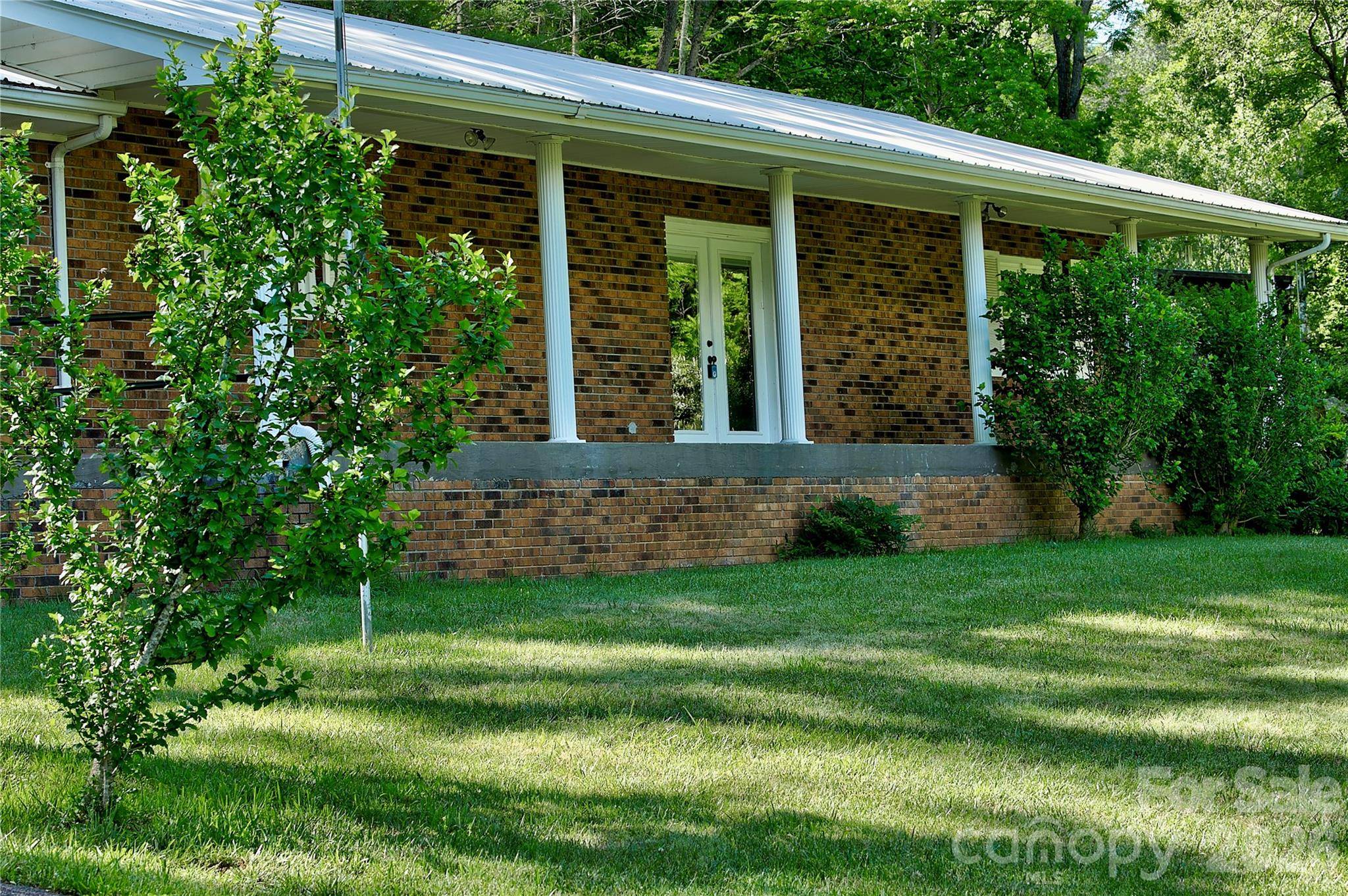 208 Murdock RD, Bakersville, NC 28705