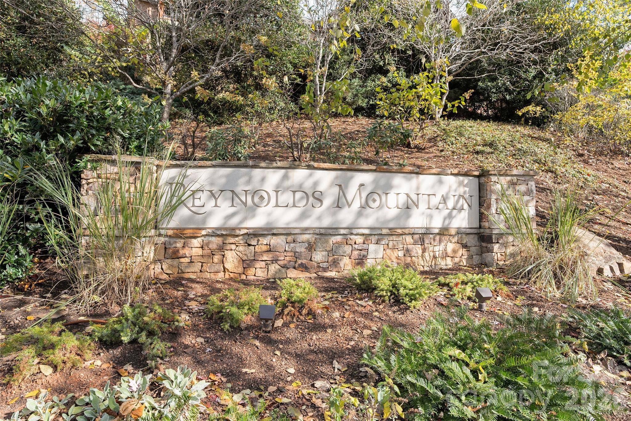43 Summit Tower CIR, Asheville, NC 28804