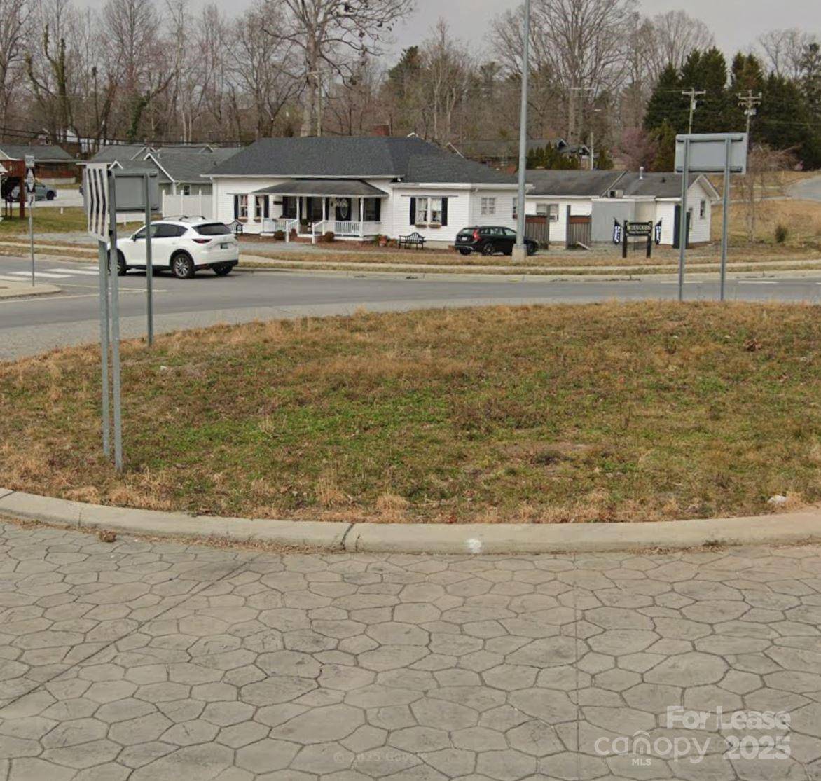 1596 Greenville HWY, Hendersonville, NC 28792