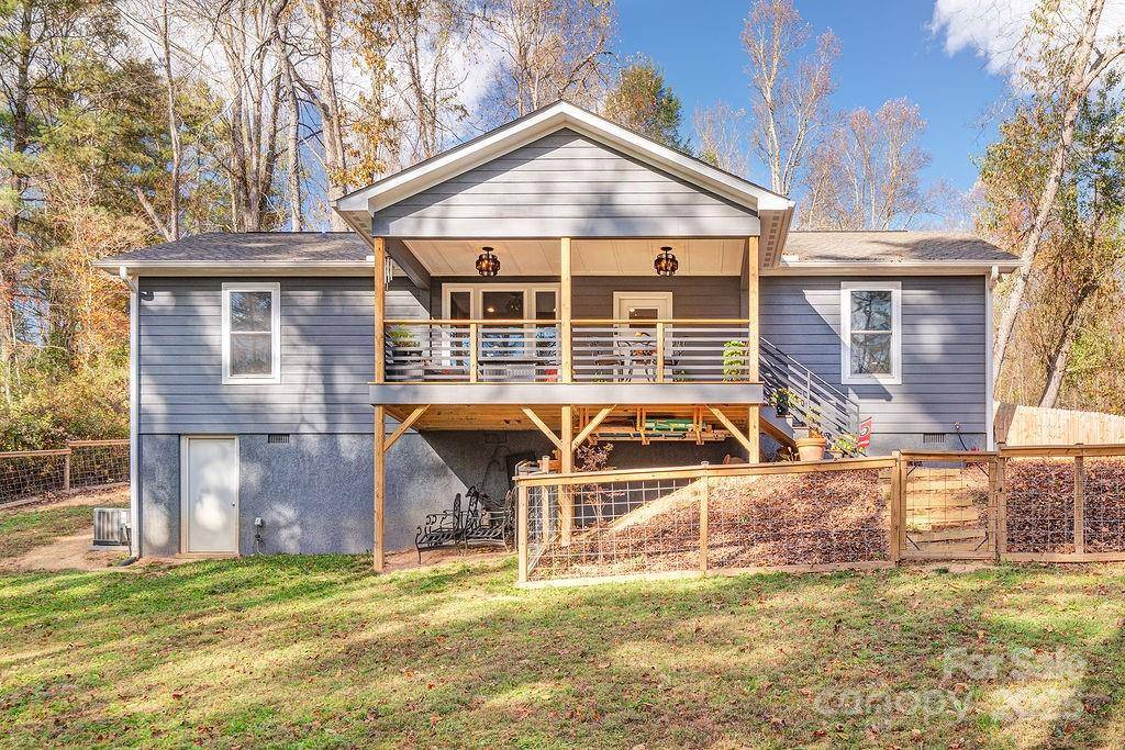 15 Edmond Woods PL, Fairview, NC 28730
