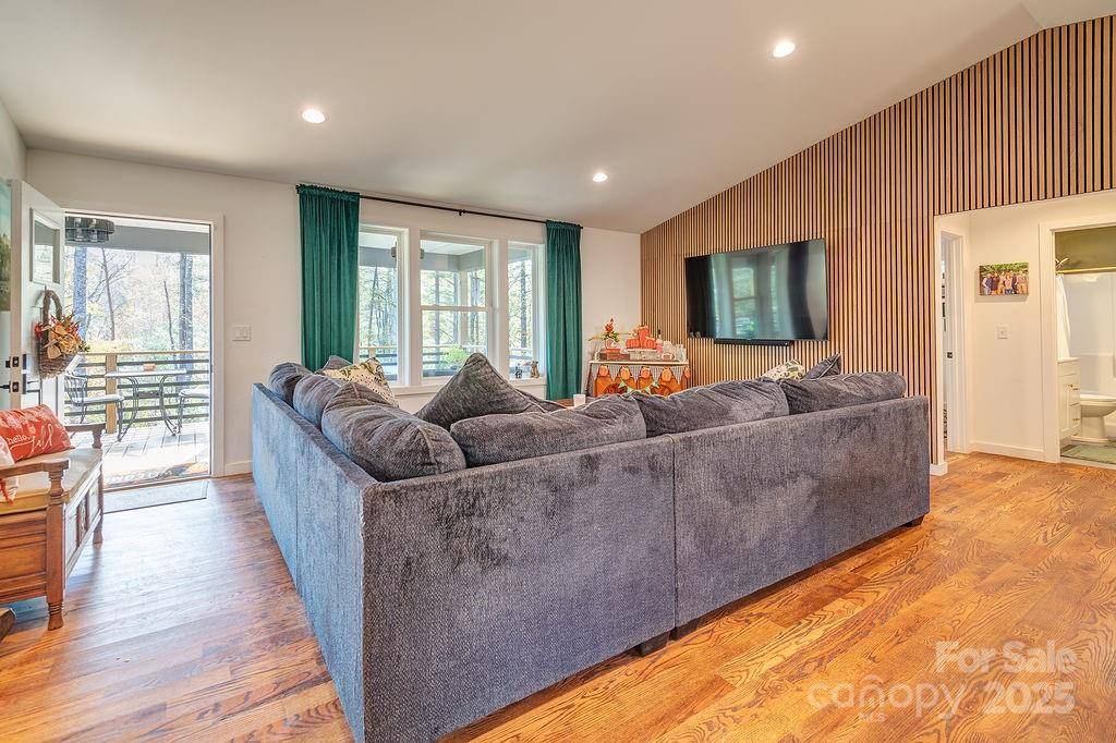 15 Edmond Woods PL, Fairview, NC 28730