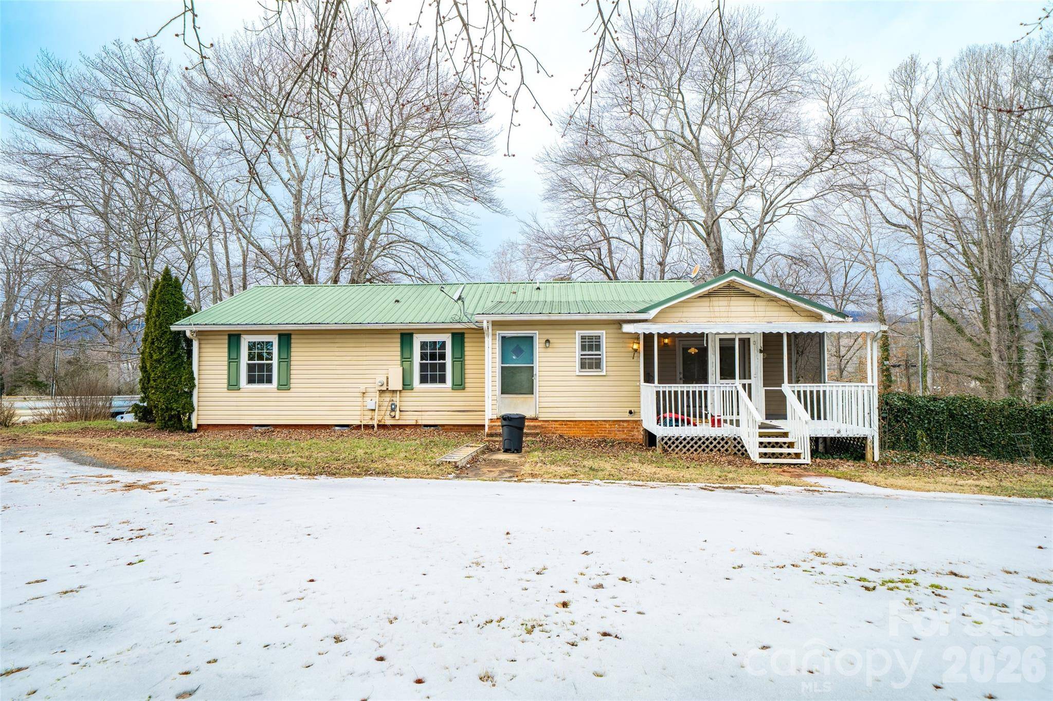 52 E Miller ST, Columbus, NC 28722