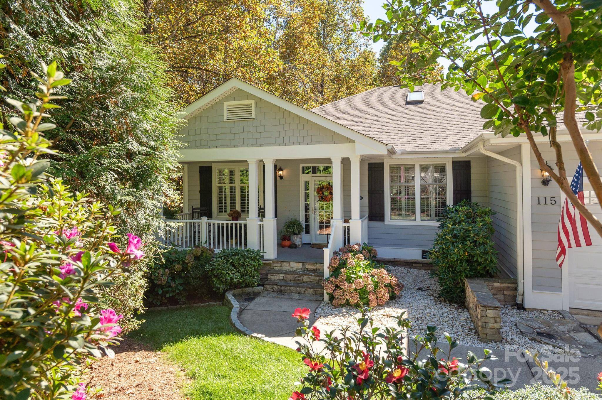 115 Chancery CT, Flat Rock, NC 28731