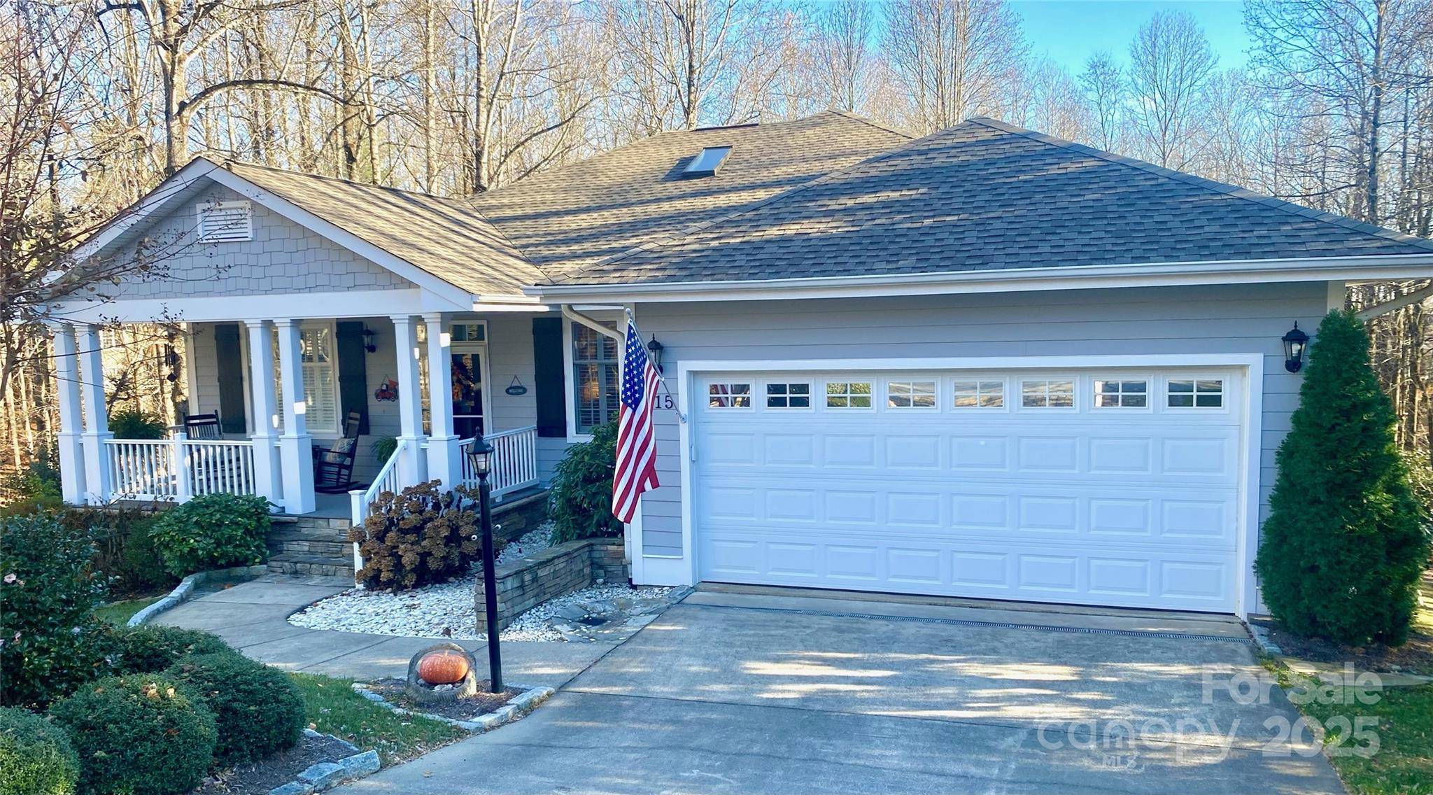 115 Chancery CT, Flat Rock, NC 28731