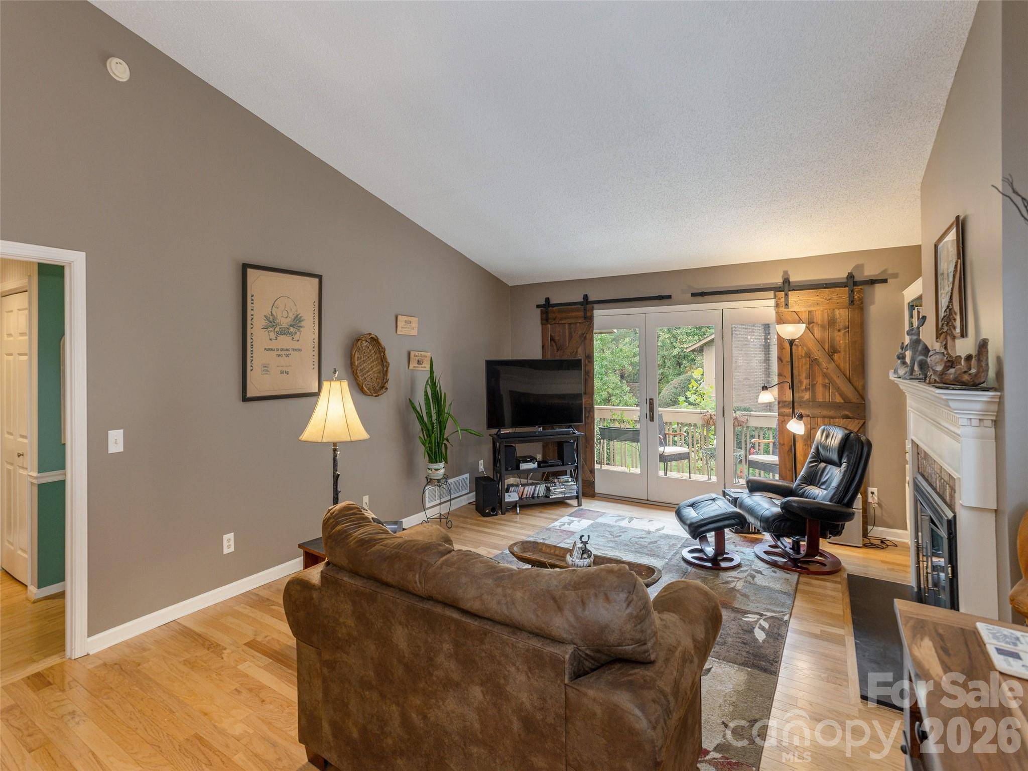 606 Red Oak DR, Hendersonville, NC 28791