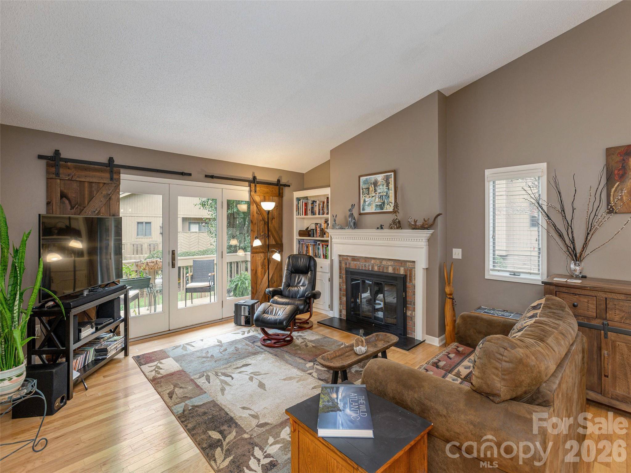 606 Red Oak DR, Hendersonville, NC 28791