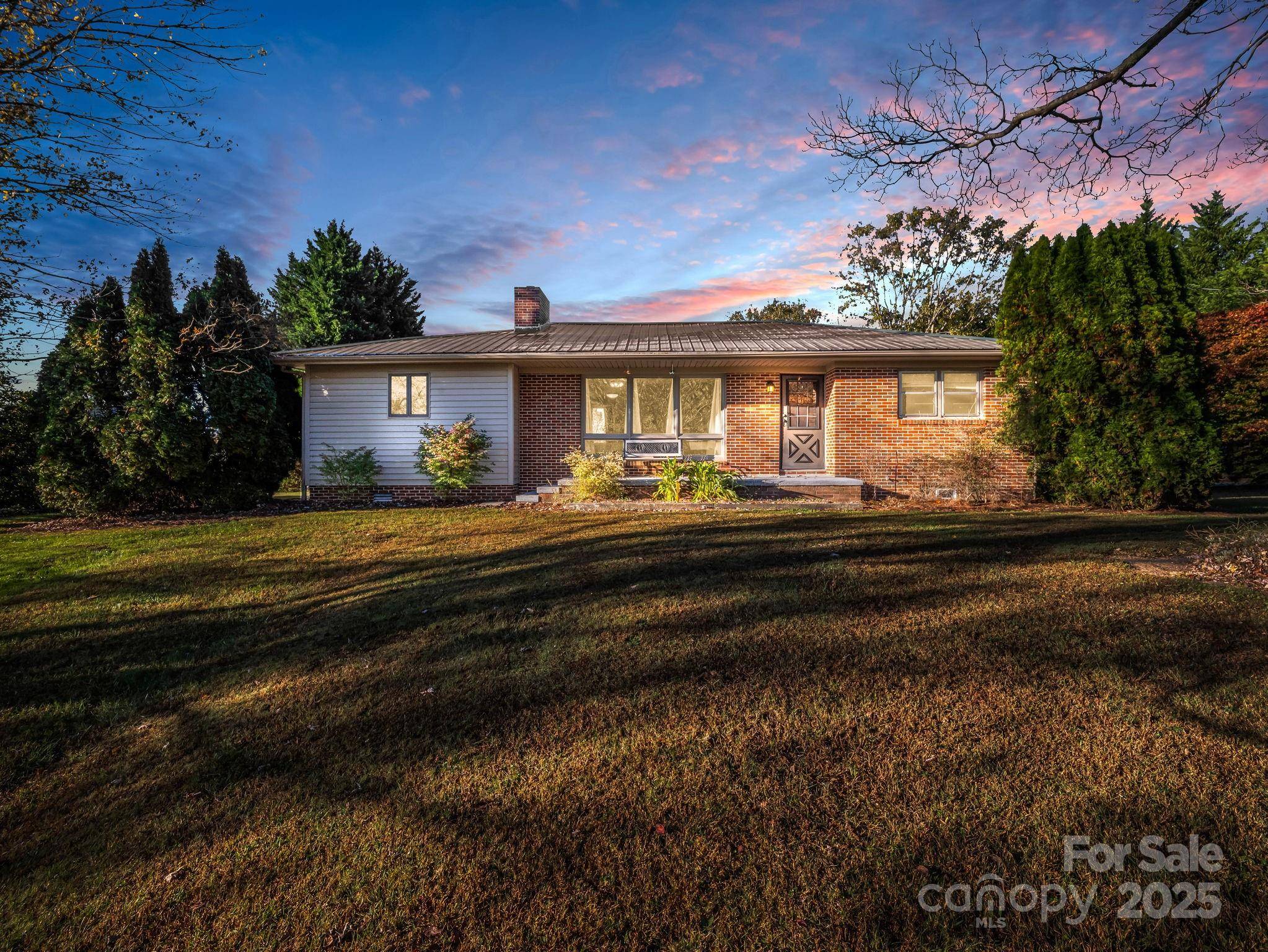 290 Stepp Mill RD, Hendersonville, NC 28792