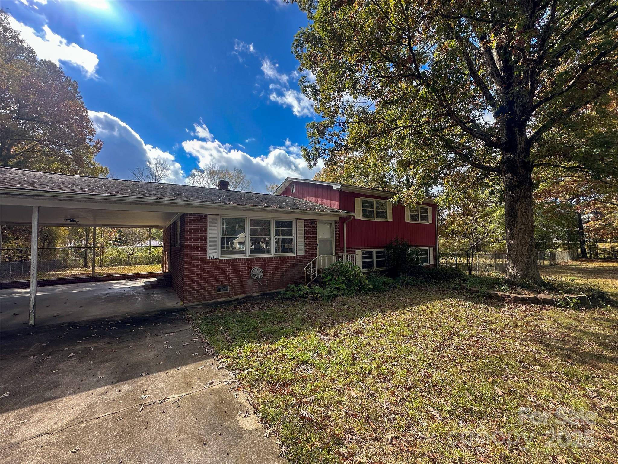 1910 Midwood DR, Albemarle, NC 28001